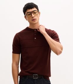 Camiseta Manga Curta Efeito Tricô Texturizado Gola Padre