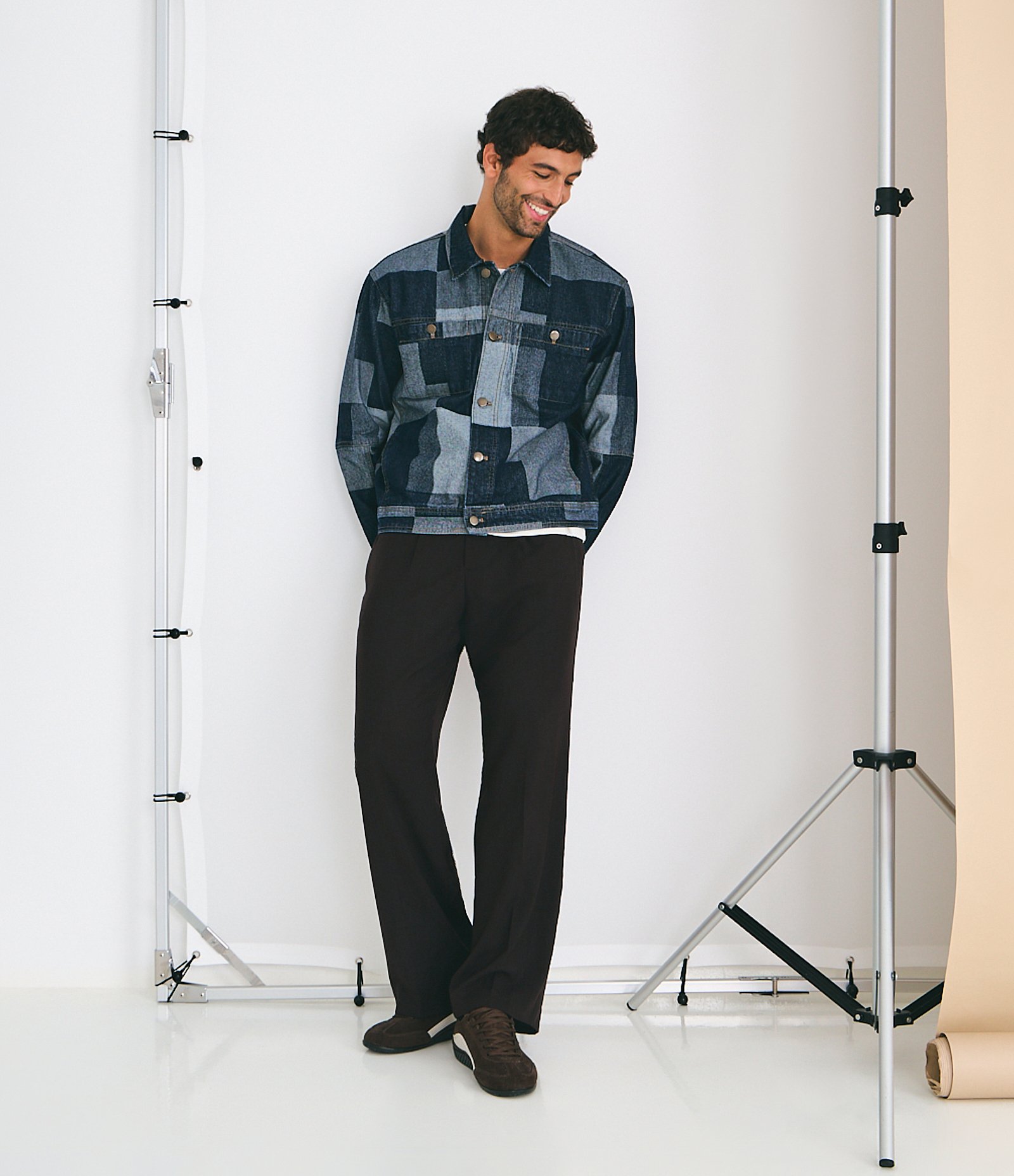 Calça Alfaiatada em Viscolinho com Pregas Frontais Preto 1