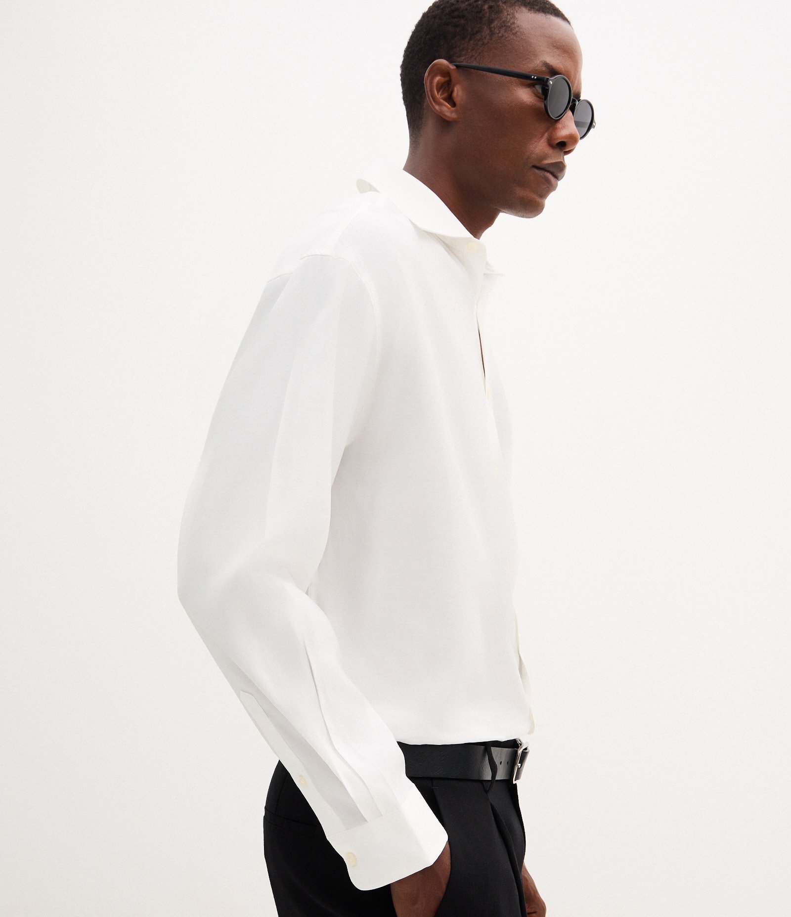 Calça Alfaiatada em Viscolinho com Pregas Frontais Preto 4