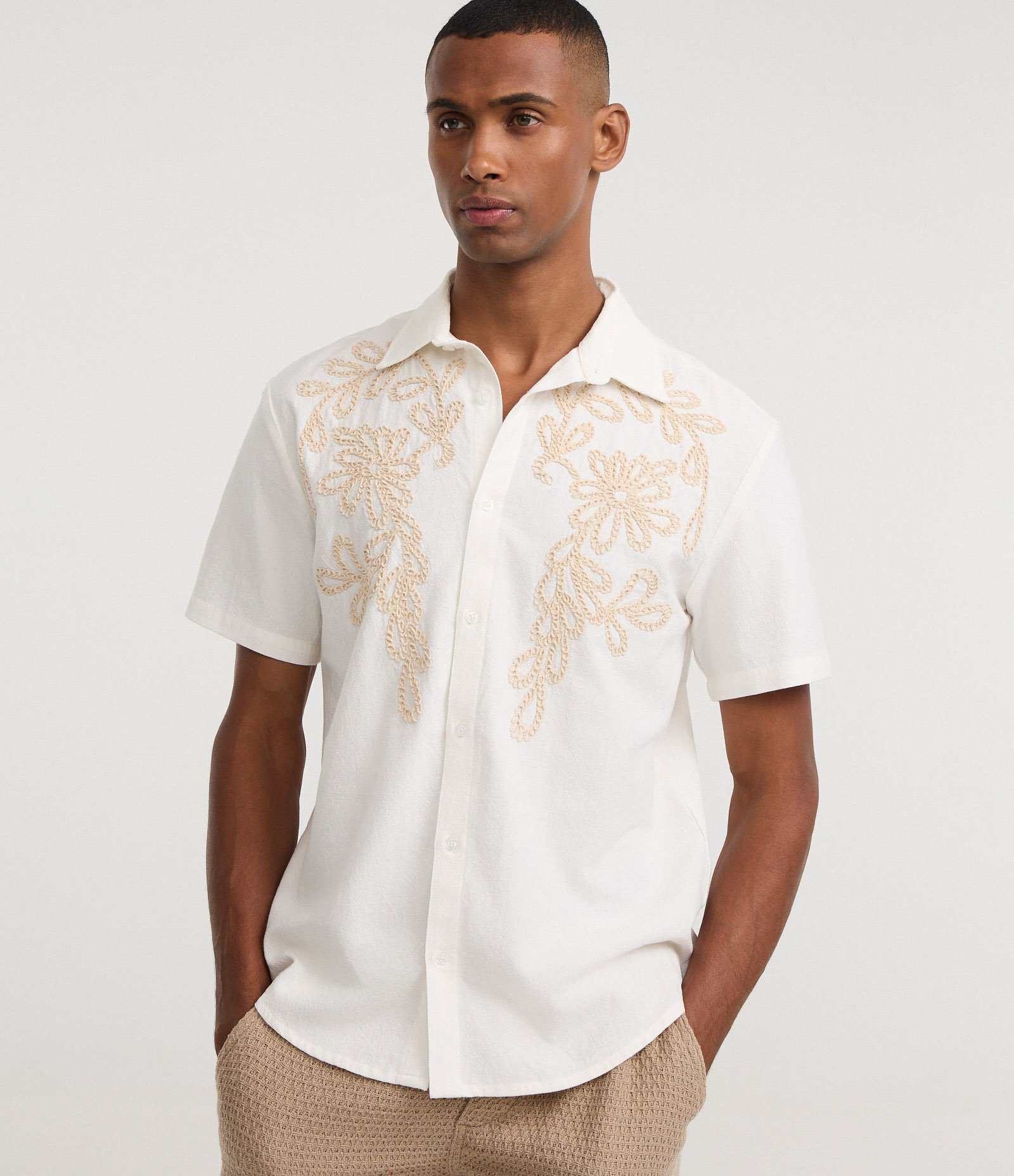 Camisa Comfort em Algodão com Bordado Floral Branco 1