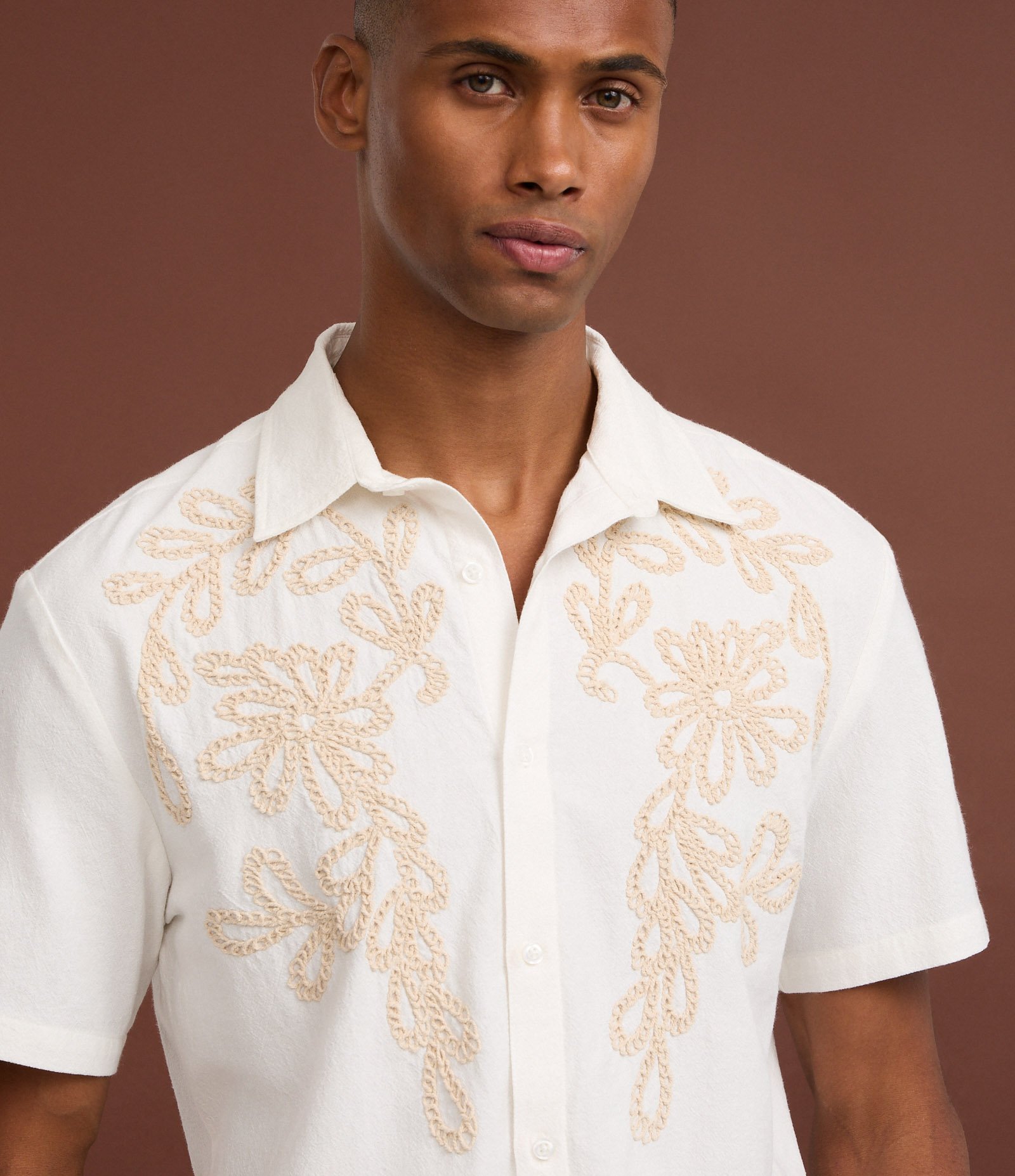 Camisa Comfort em Algodão com Bordado Floral Branco 4