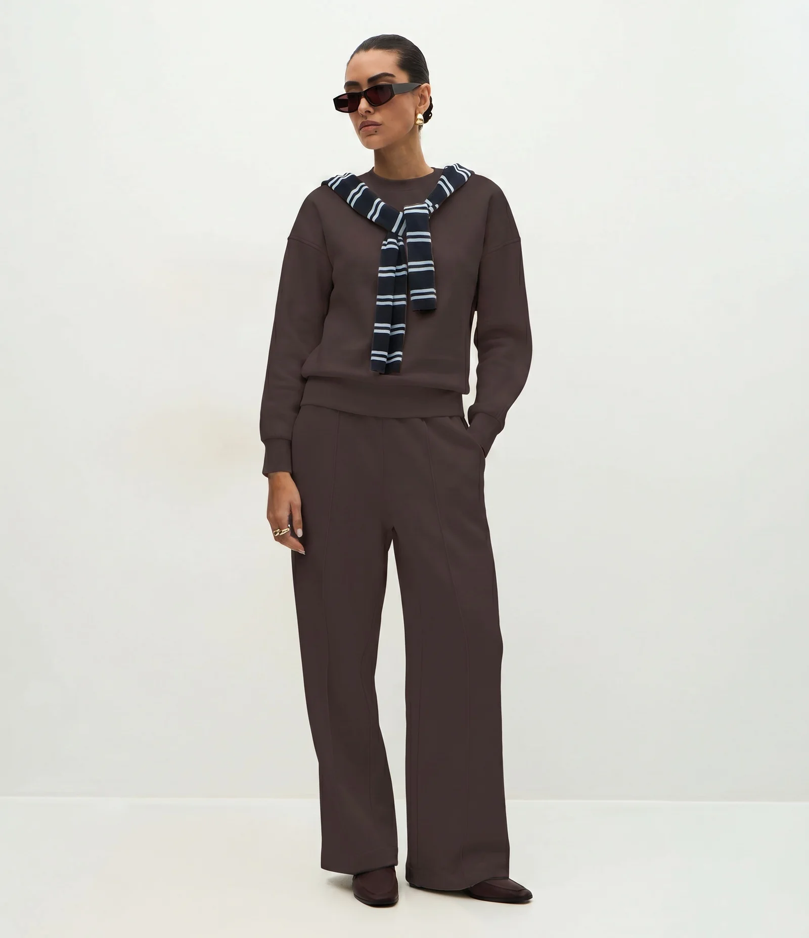 Calça Wide Leg em Moletom com Friso Marrom 1