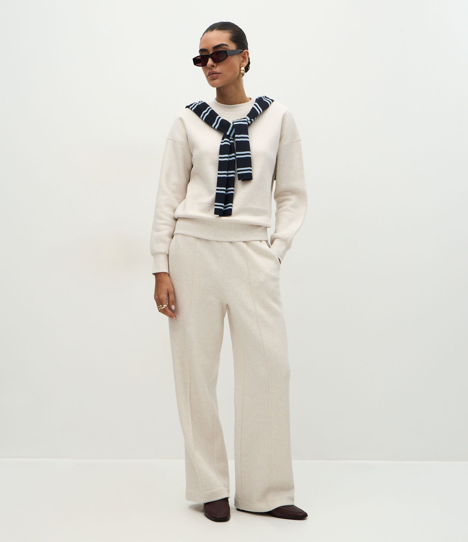 Calça Wide Leg em Moletom com Friso Bege 1