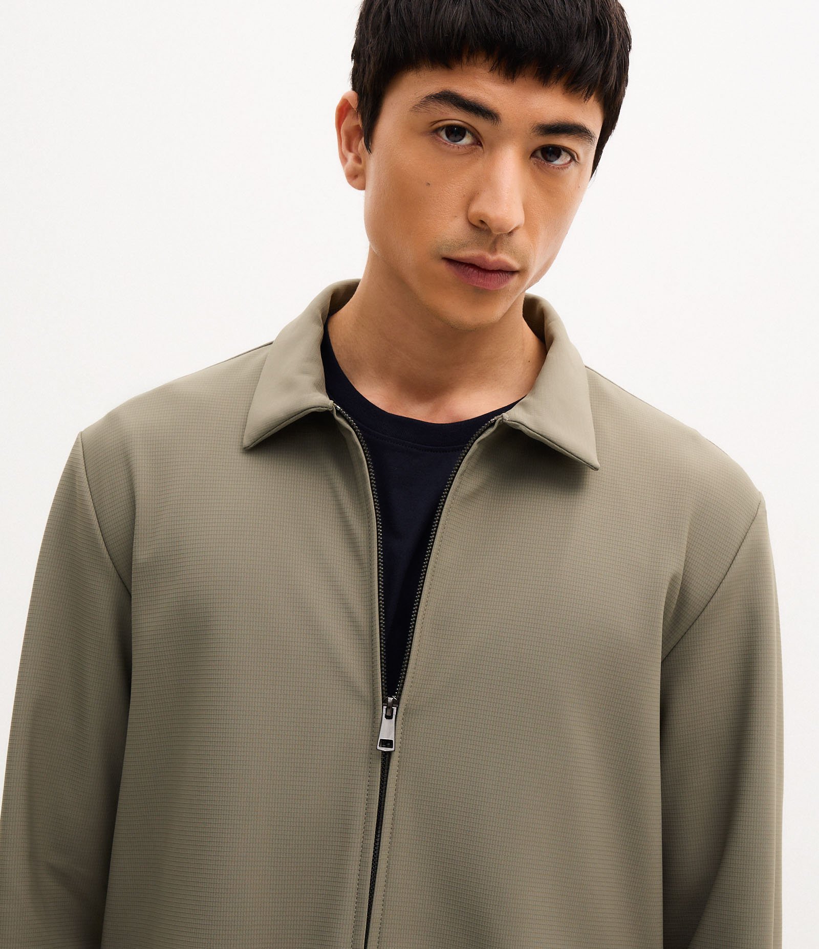 Jaqueta Tecnológica Texturizada com Fechamento em Zíper Verde 4