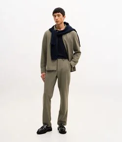 Calça em Tecido Tecnológico e Texturizada