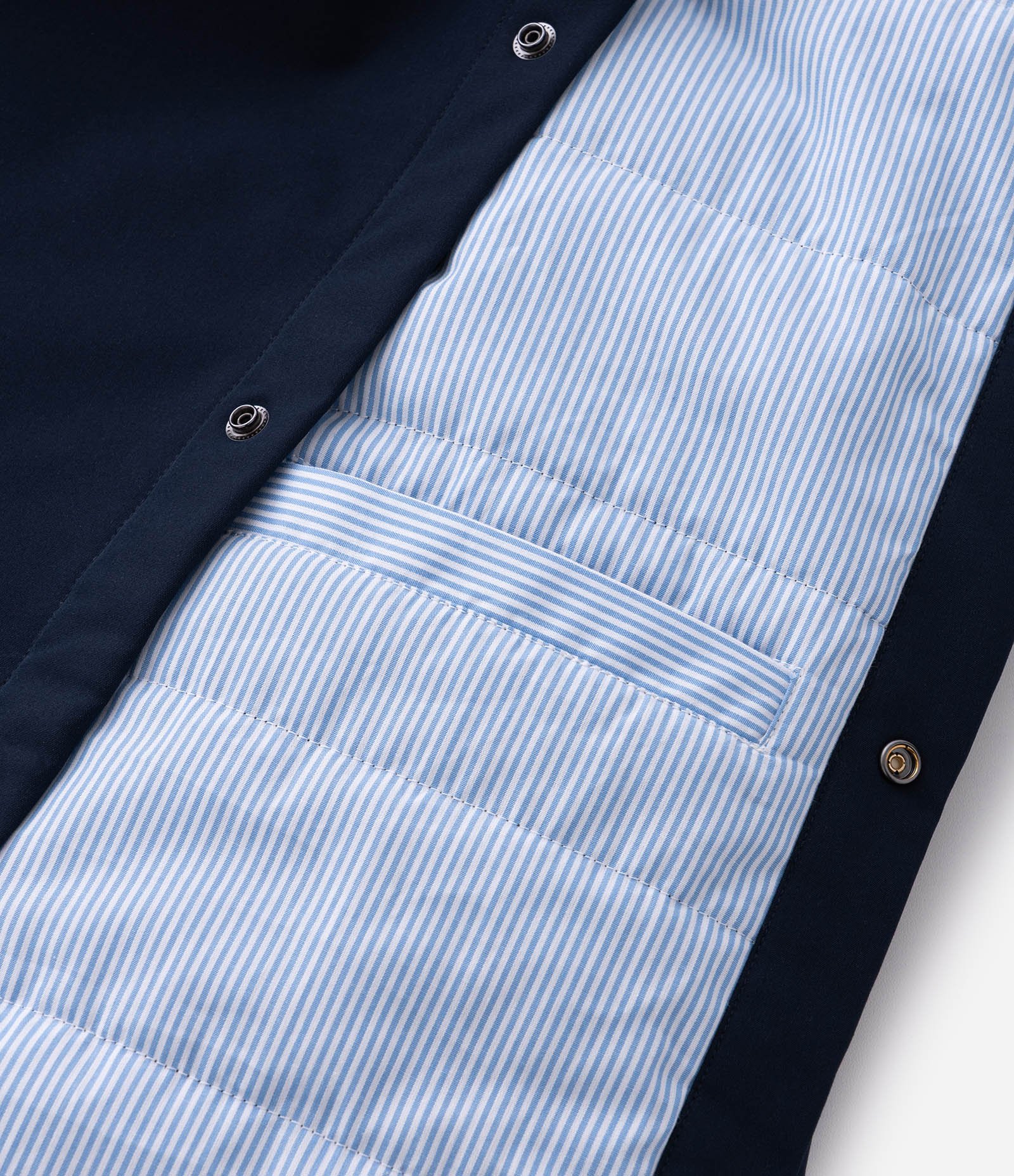 Jaqueta Impermeável com Fechamento por Botões Azul 9