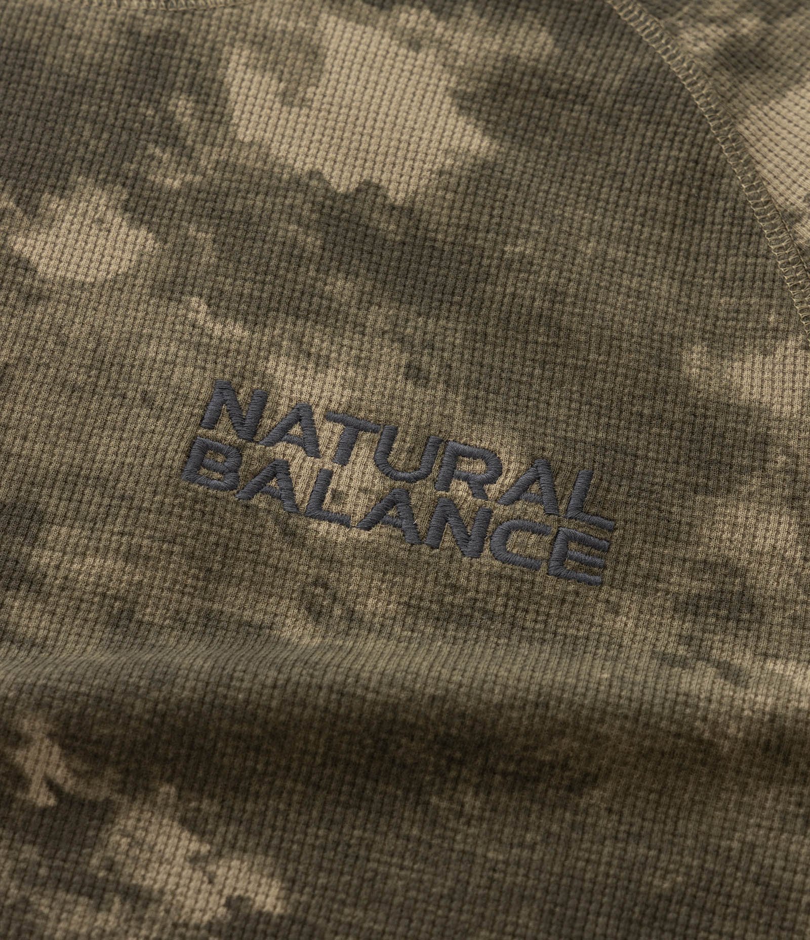 Camiseta Regular em Waffle Manga Longa Camuflada com Lettering Natural Balance Camuflada 8