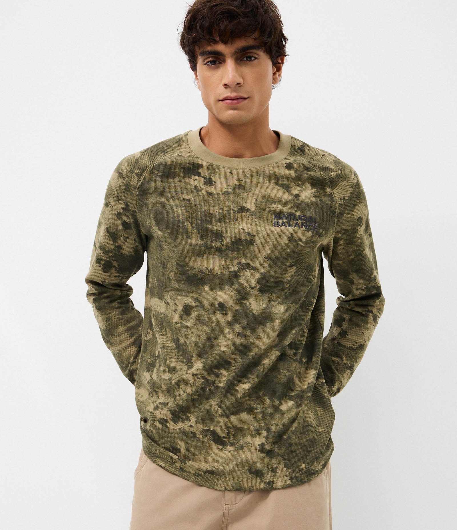 Camiseta Regular em Waffle Manga Longa Camuflada com Lettering Natural Balance Camuflada 3