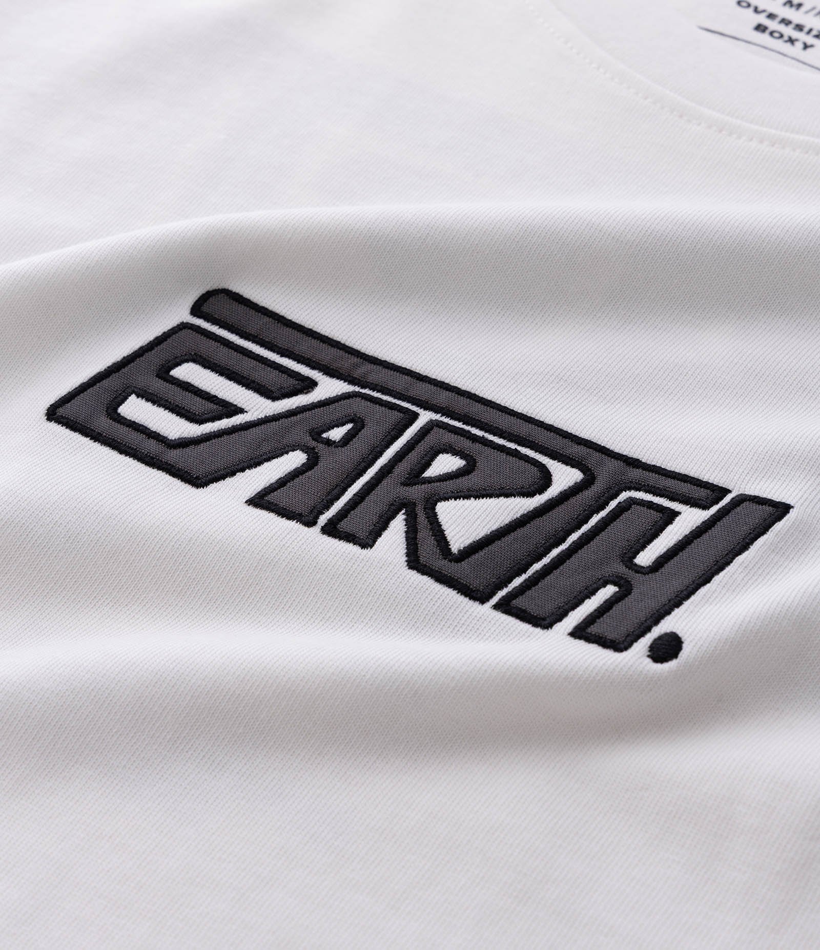 Camiseta Oversized em Algodão com Bordado Earth Branco 8