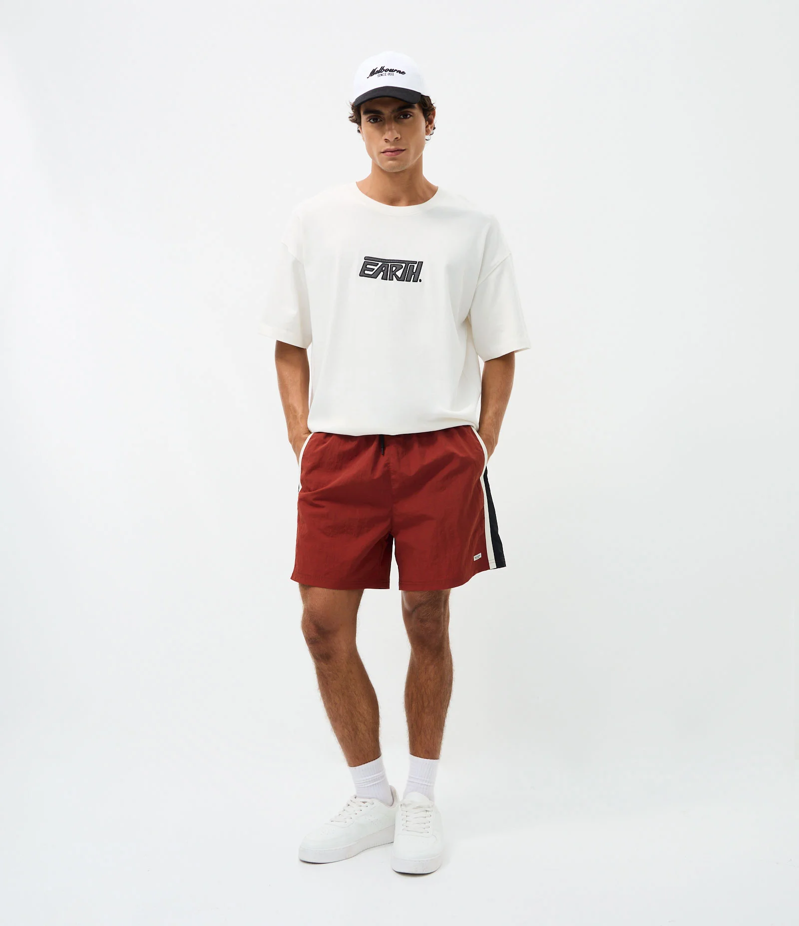 Camiseta Oversized em Algodão com Bordado Earth Branco 2