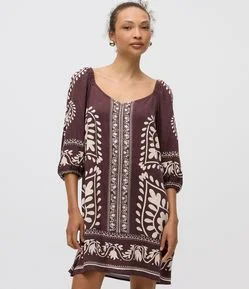 Vestido Curto em Viscose com Estampa de Folhagens