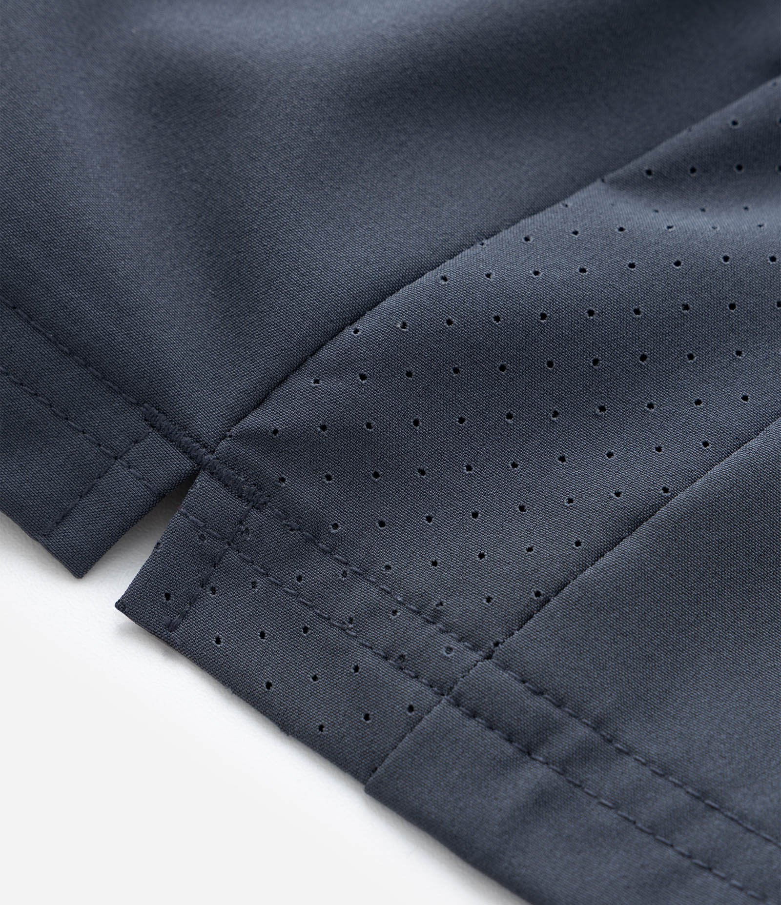 Bermuda Esportiva com Laser Cut e Print Lateral Azul 11