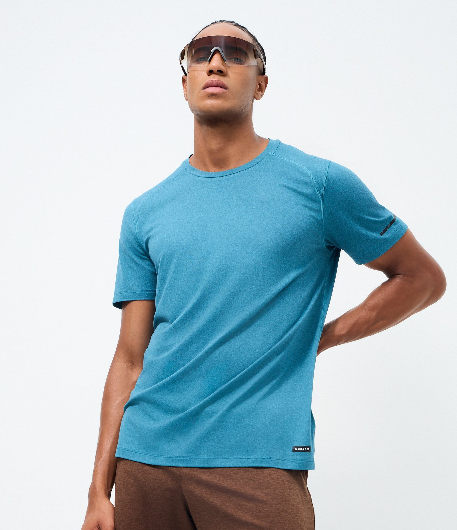 Camiseta Regular Esportiva em Tecnologia Dry com Etiqueta na Barra Azul Gelo 3