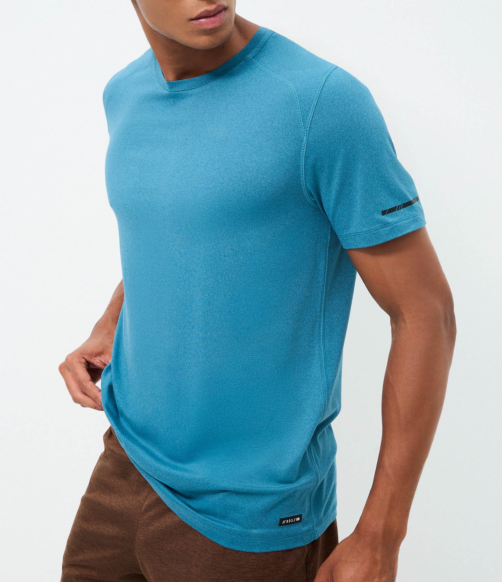 Camiseta Regular Esportiva em Tecnologia Dry com Etiqueta na Barra Azul Gelo 4