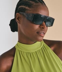 Óculos Quadrado com Hastes Largas e Estampa de Tartaruga