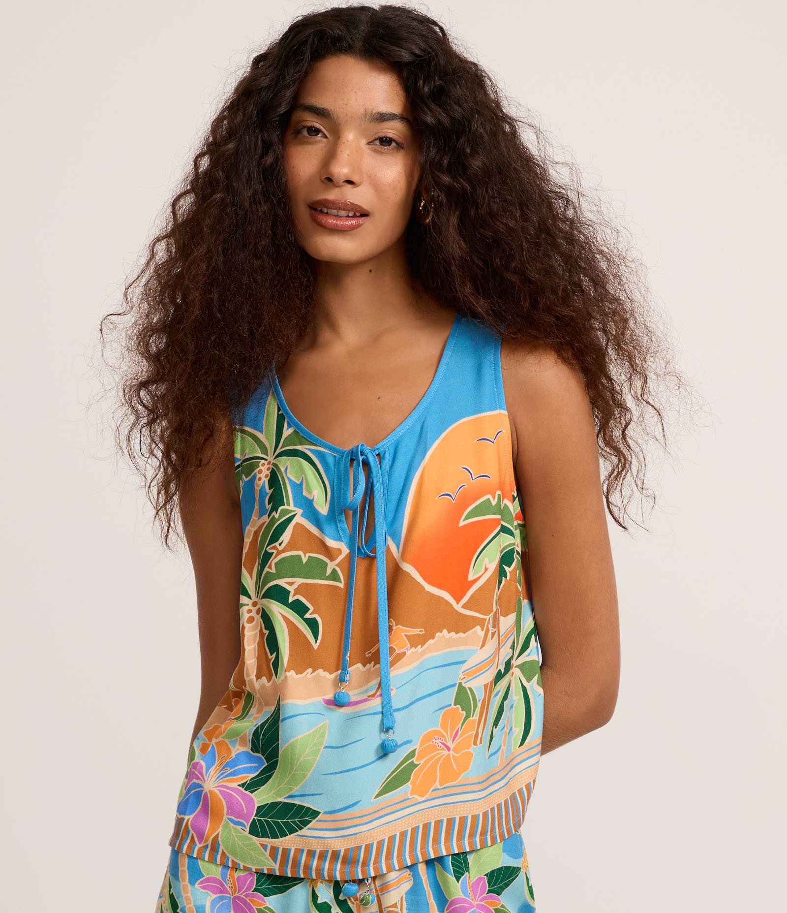 Blusa em Viscose com Estampa Tropical Azul 1