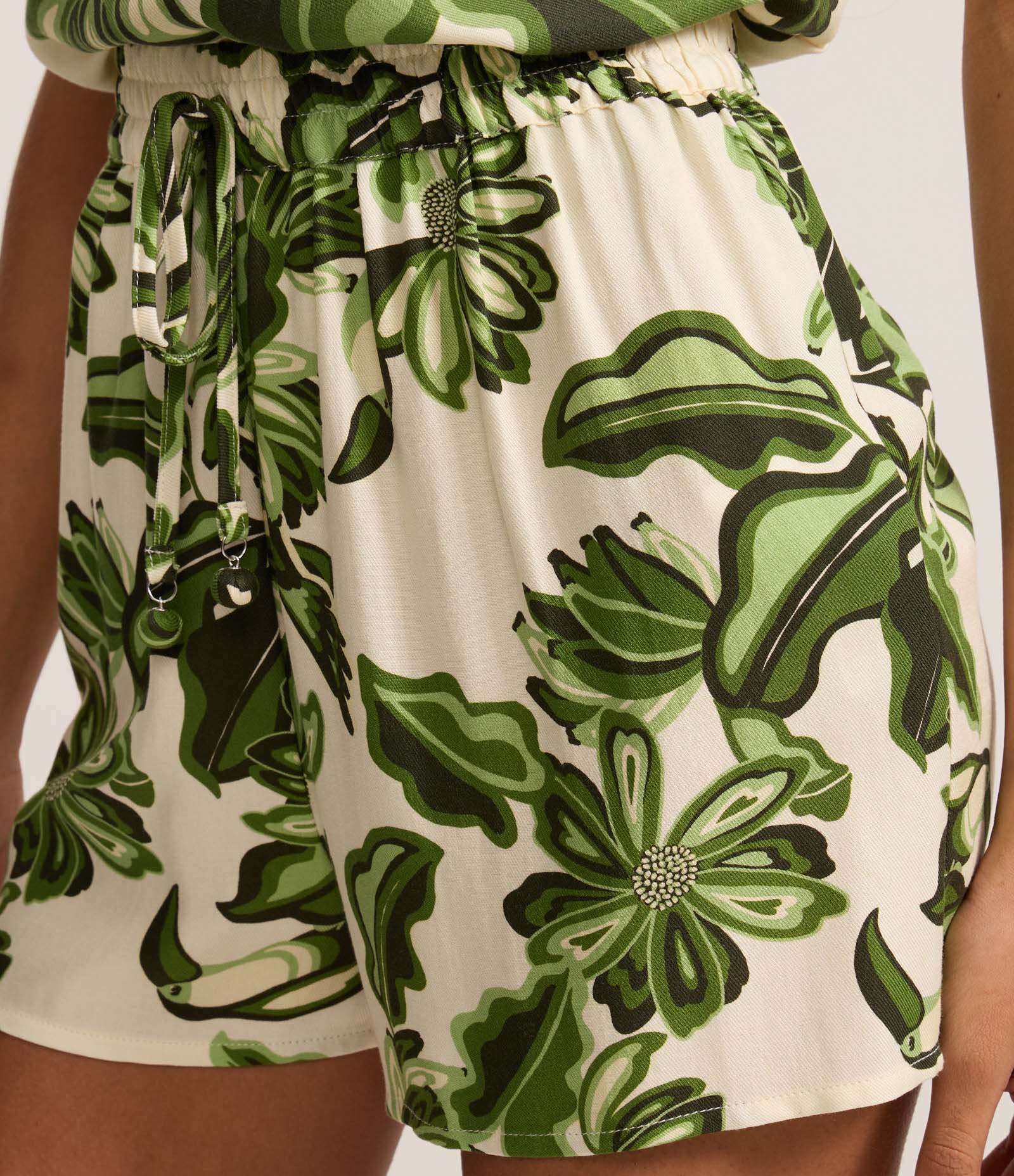 Short em Viscose com Folhas e Cós Elástico com Amarração Off White 4