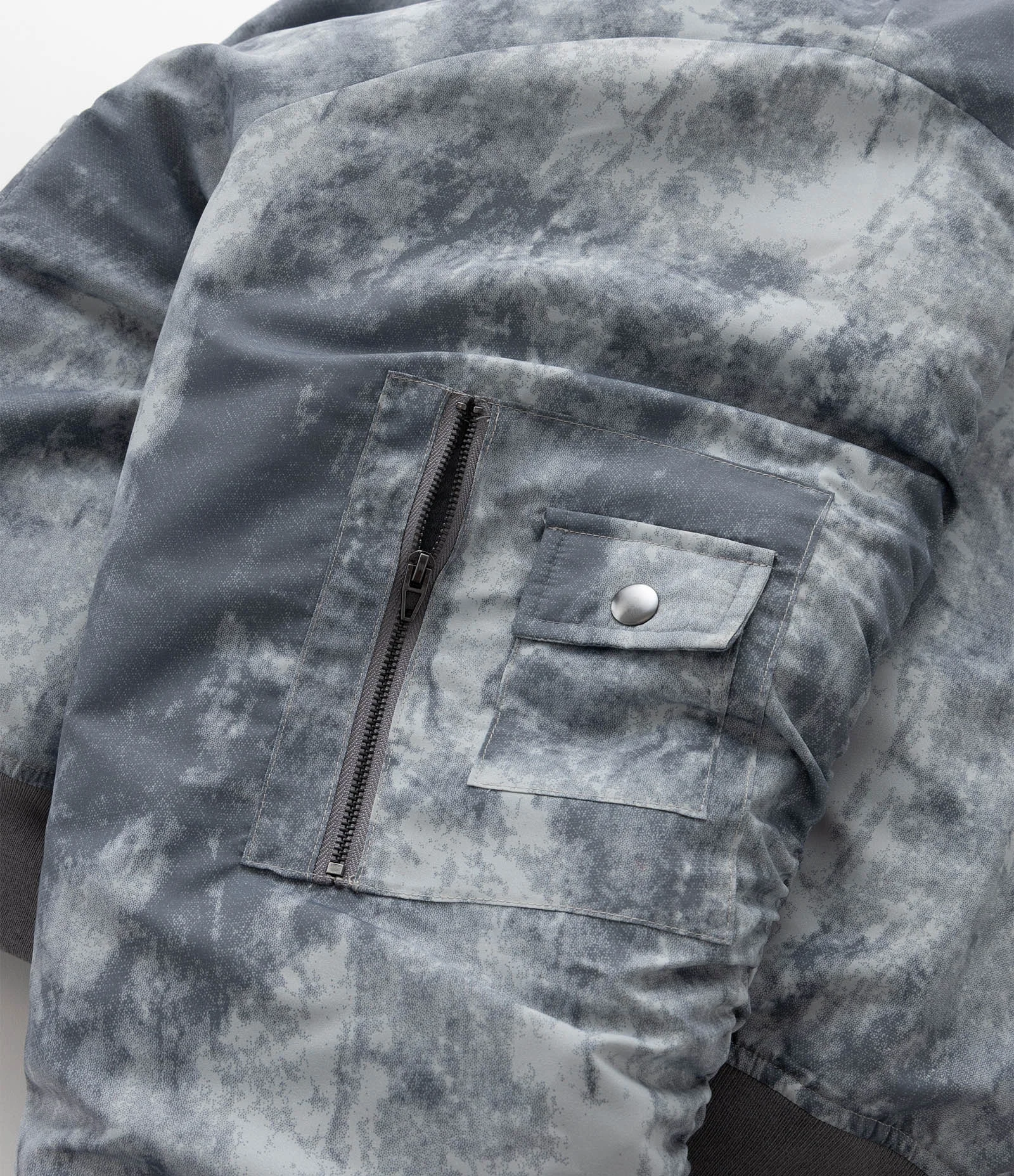 Jaqueta Bomber em Microfibra com Estampa Marmorizado Cinza 12