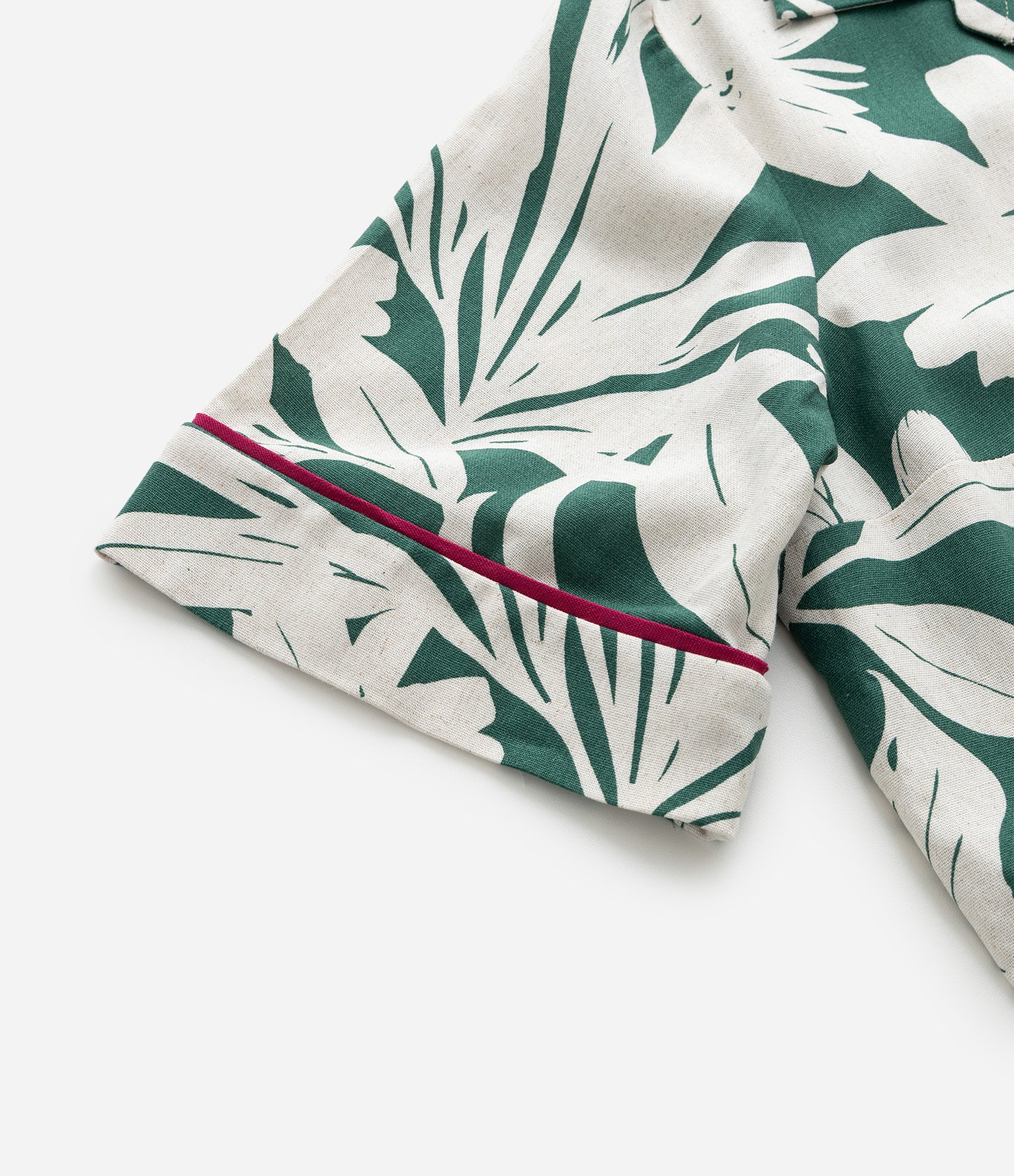 Camisa em Viscolinho com Estampa de Folhagem e Viés Contrastante Curve & Plus Size Verde 8