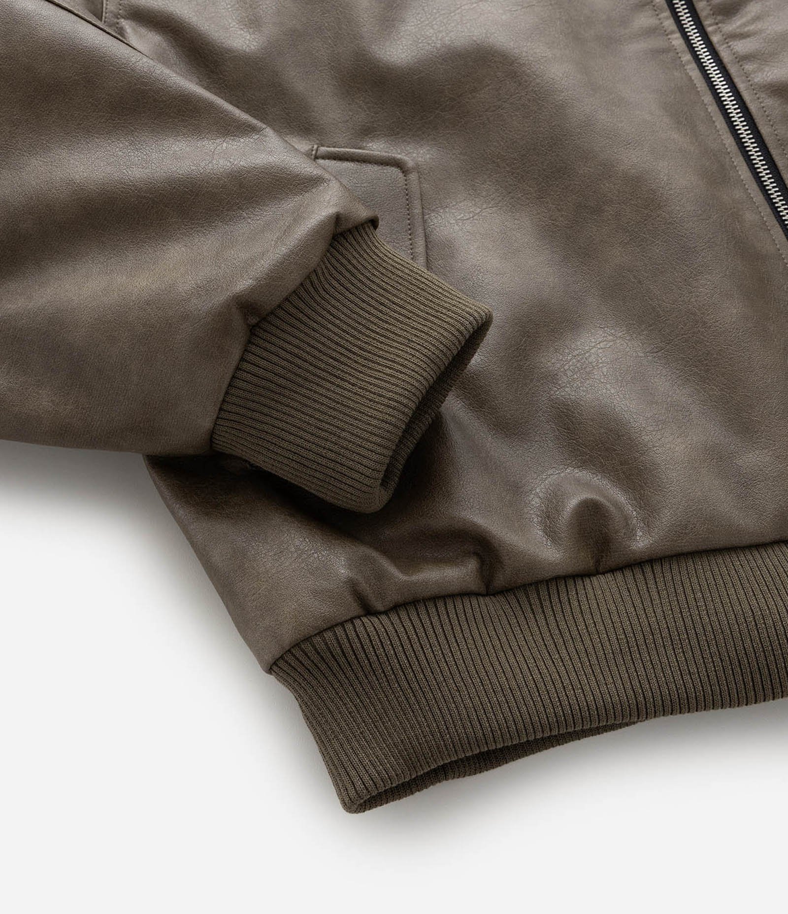 Jaqueta Bomber em PU com Zíper e Bolsos Cinza 10