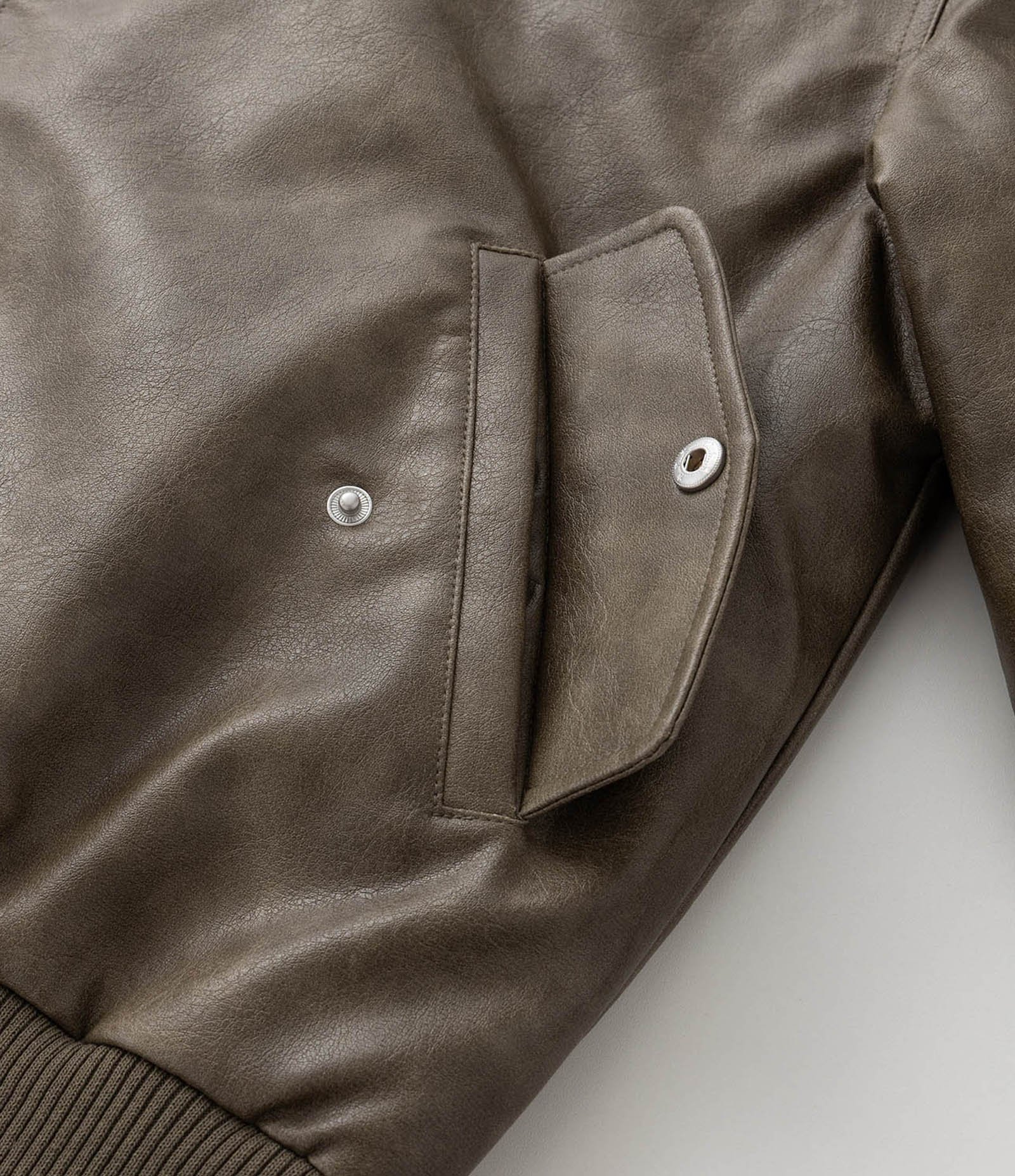 Jaqueta Bomber em PU com Zíper e Bolsos Cinza 11