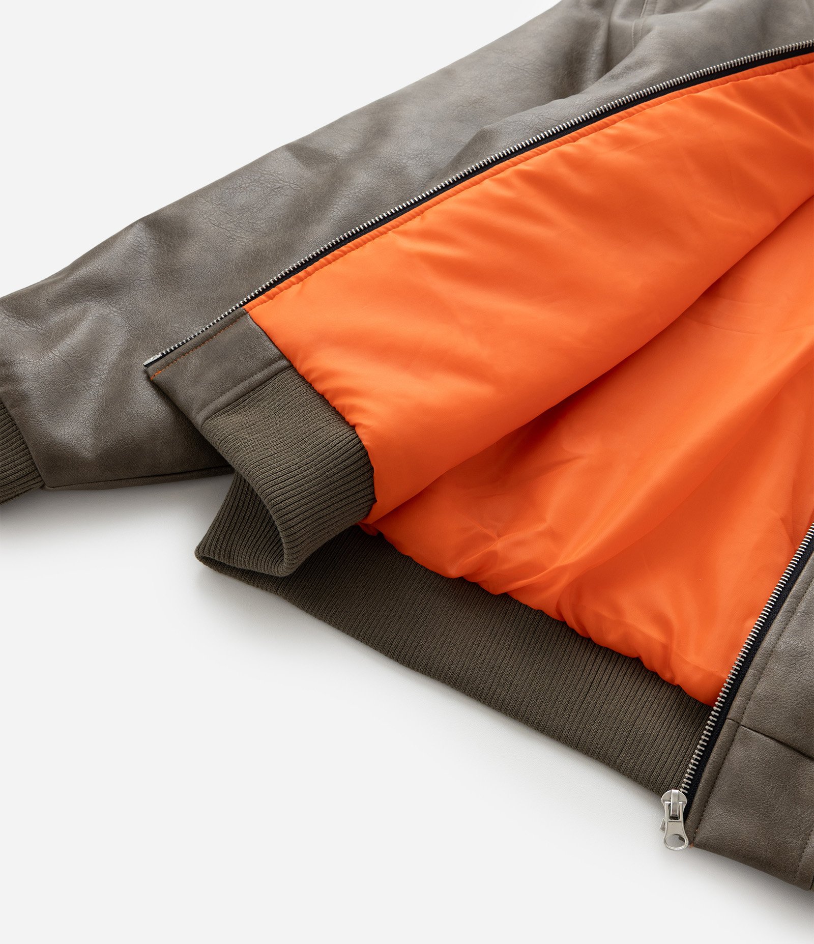 Jaqueta Bomber em PU com Zíper e Bolsos Cinza 13