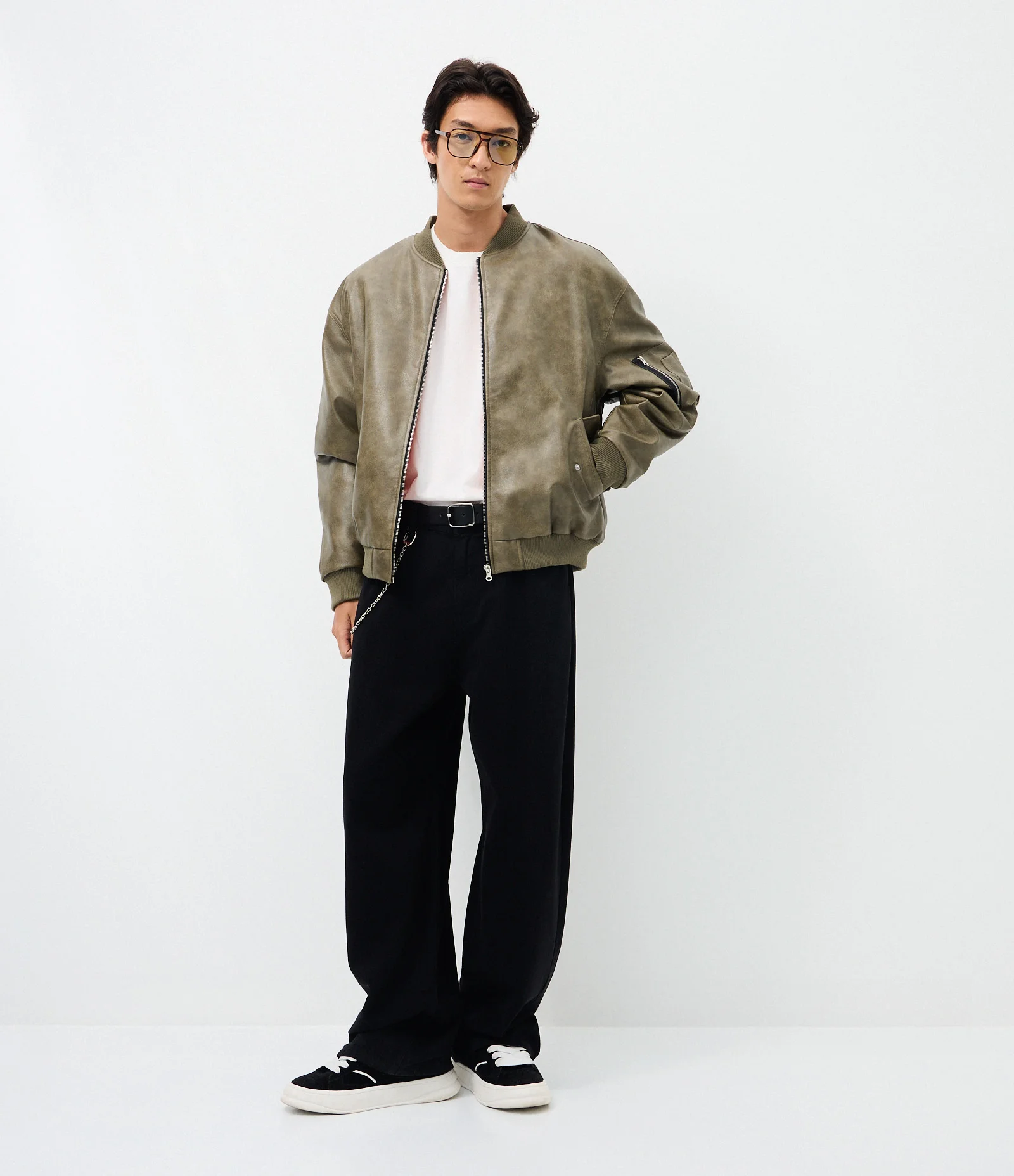 Jaqueta Bomber em PU com Zíper e Bolsos Cinza 2