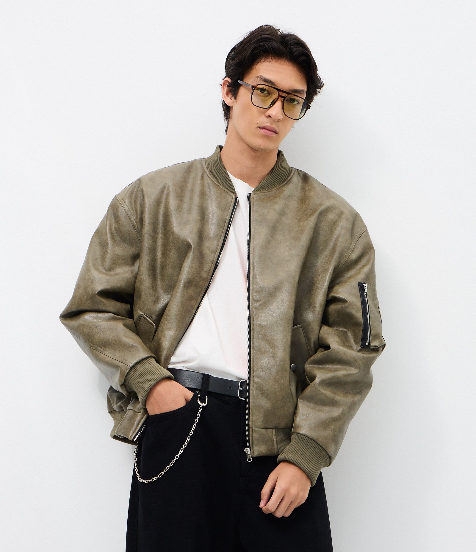 Jaqueta Bomber em PU com Zíper e Bolsos Cinza 3