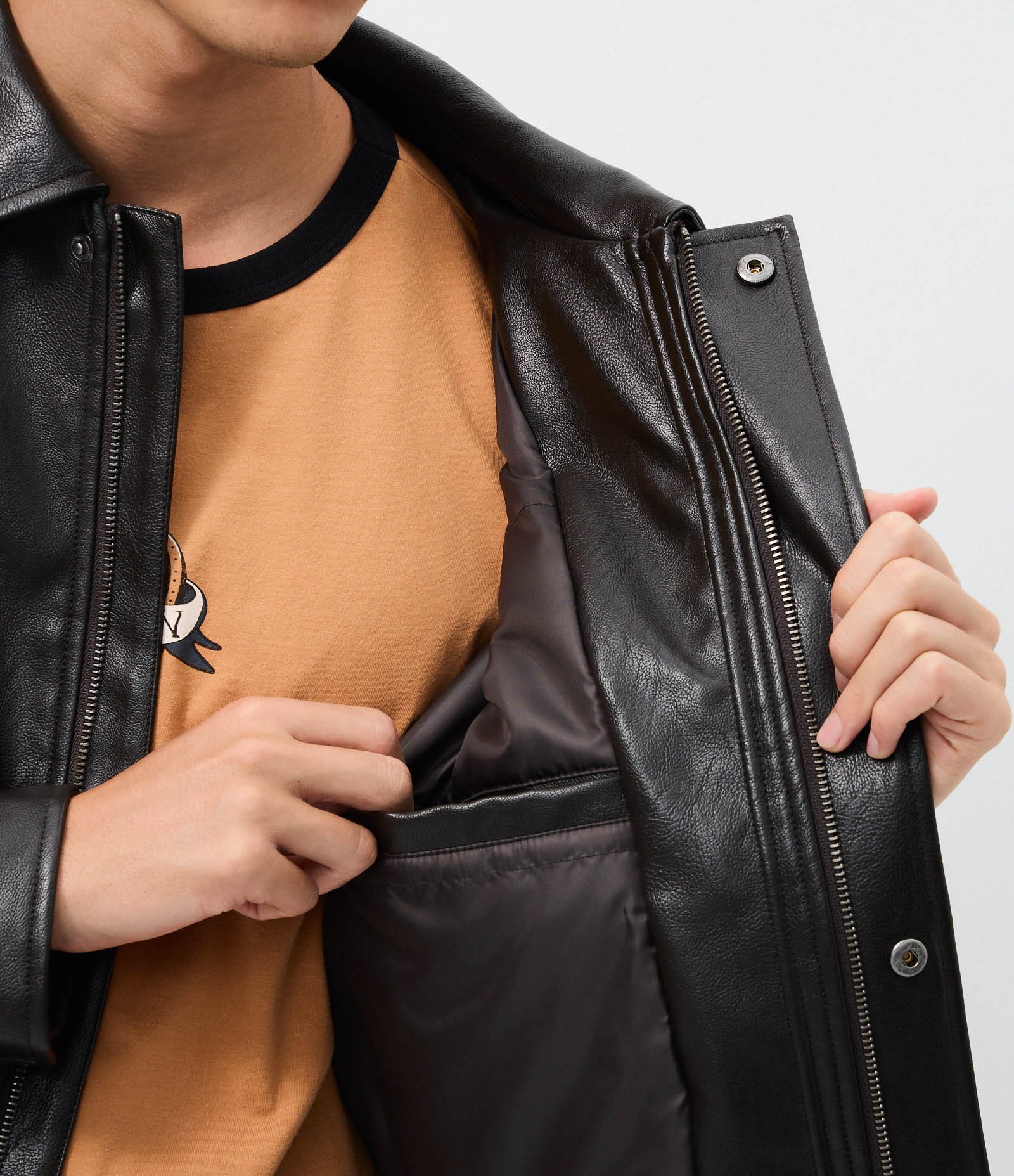 Jaqueta Estruturada em PU com Recortes Marrom 4