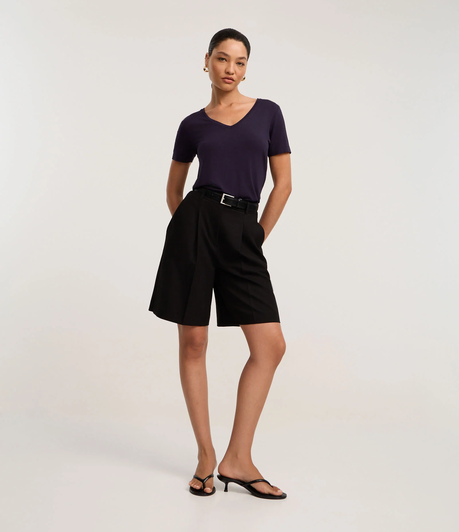 Blusa Básica em Viscose com Decote V Azul Marinho 2