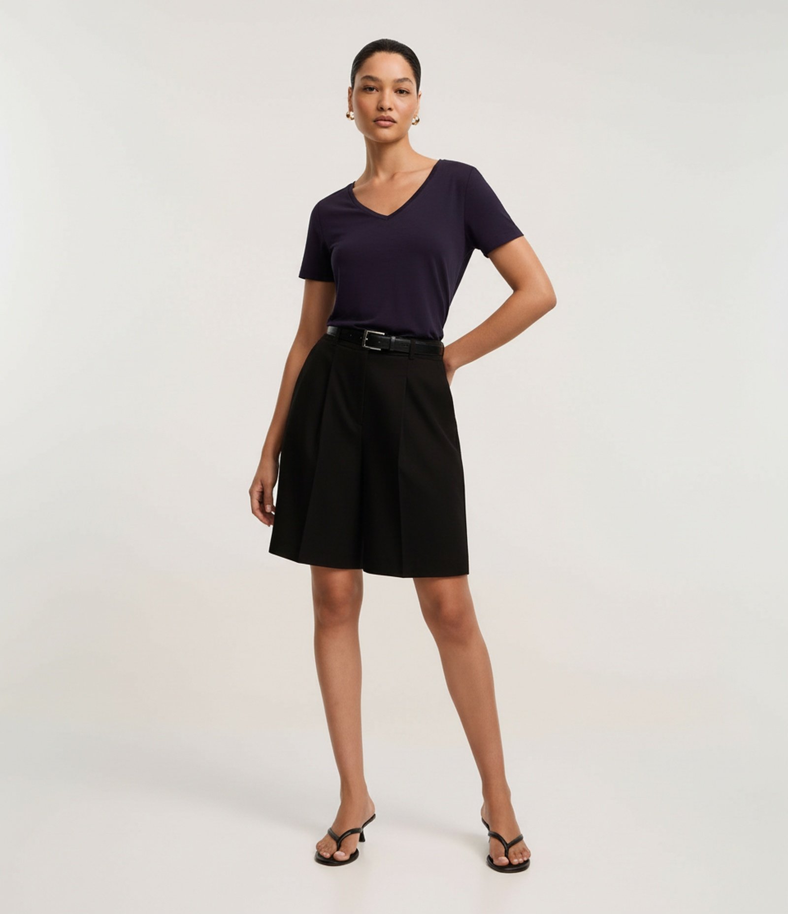 Blusa T-shirt Básica em Viscose com Decote V Azul Marinho 4