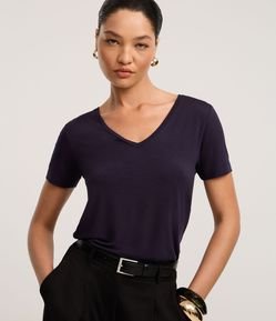 Blusa Básica em Viscose com Decote V