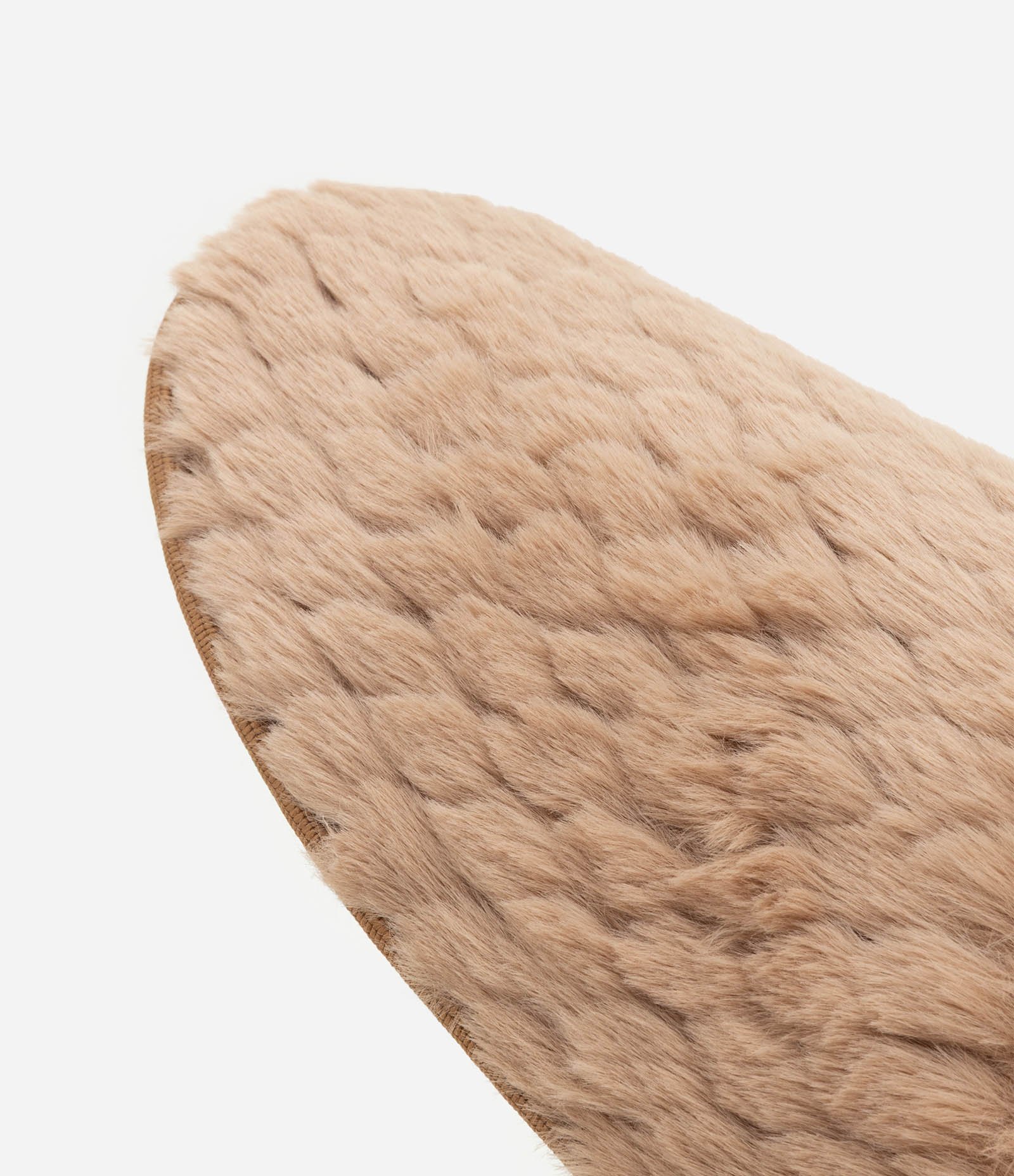 Pantufa Fechada com Pelinhos em Escamas Marrom 4