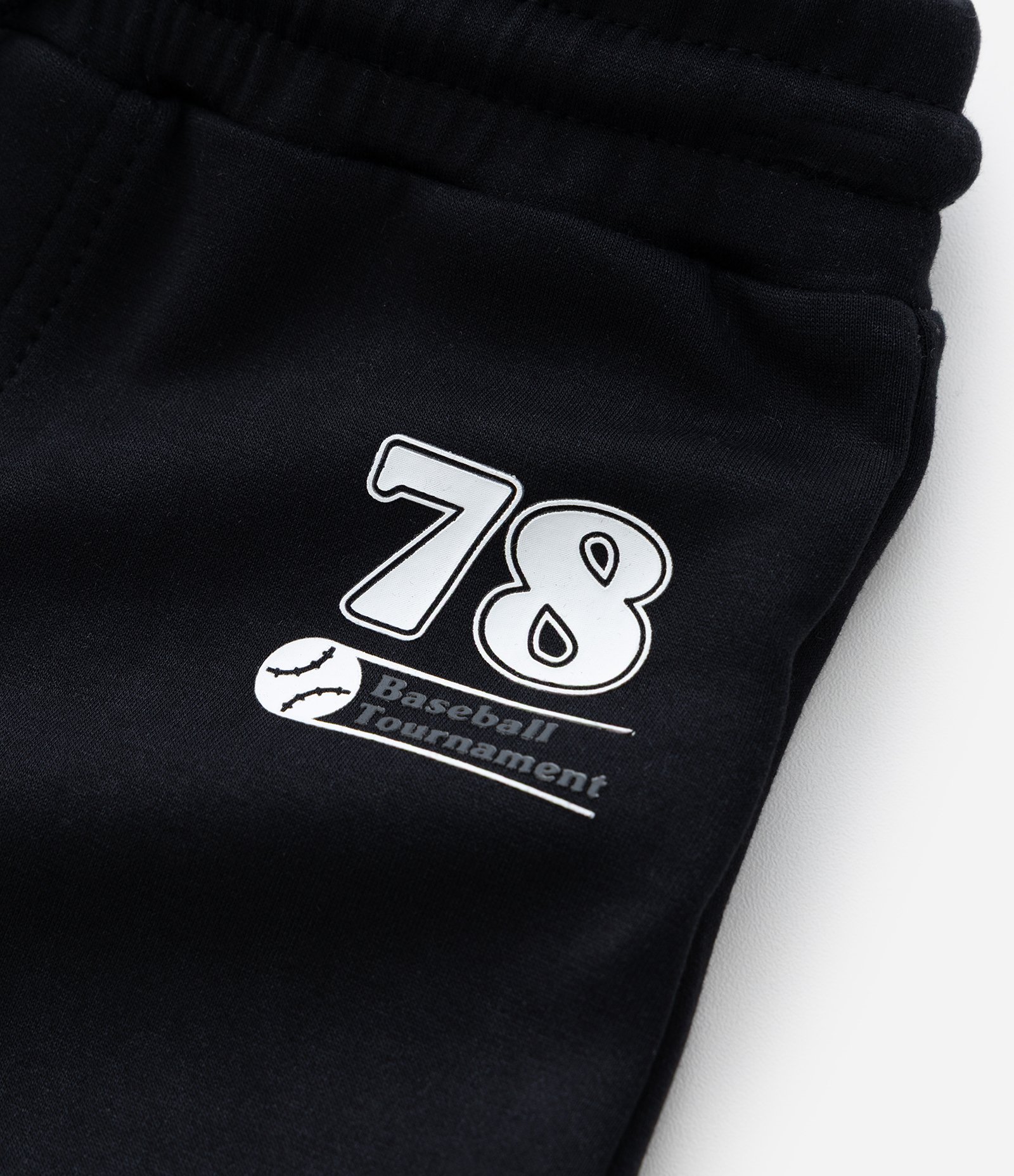 Bermuda Infantil em Moletom Esportiva Com Estampa Tam 1 a 6 Preto 3