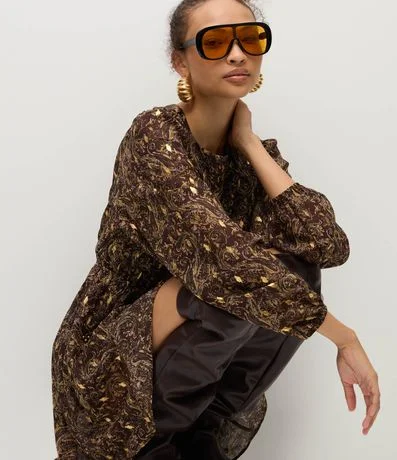 Vestido Curto em Chiffon com Manga Longa Ajustada