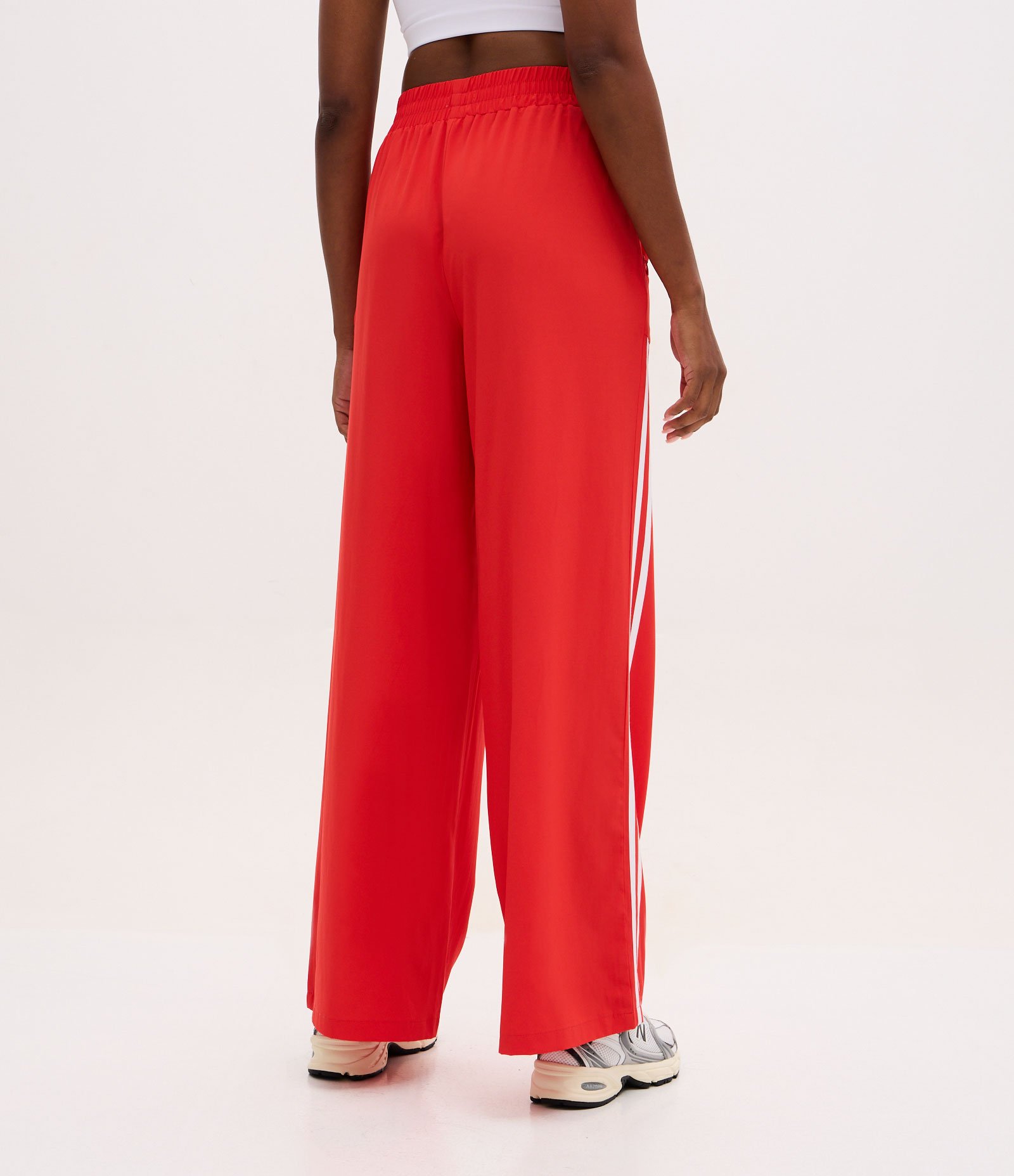 Calça Esportiva com Listra Lateral Contrastante e Bolsos Vermelho 4