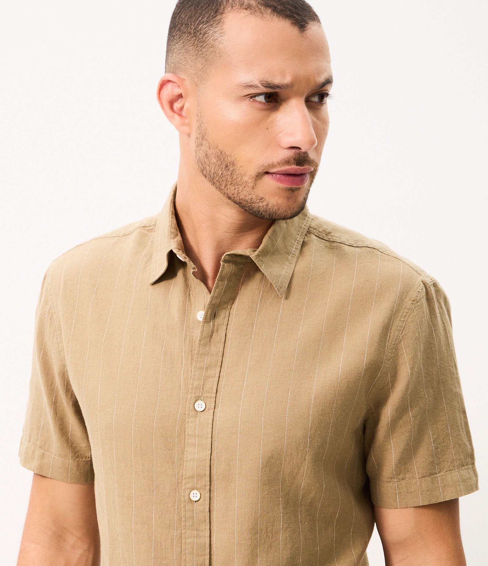Camisa Listrada em Linho e Algodão Marrom 4