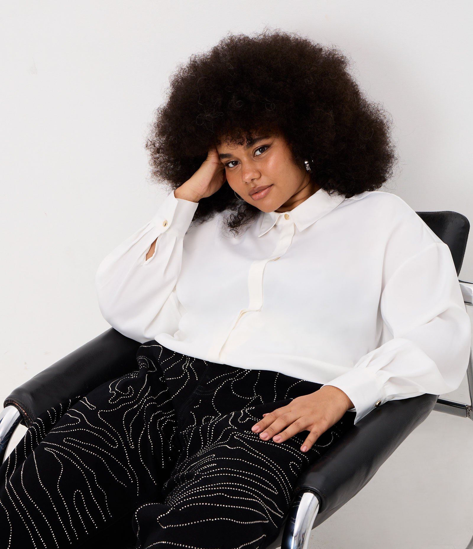 Camisa em Cetim com Manga Bufante Curve & Plus Size Branco 1