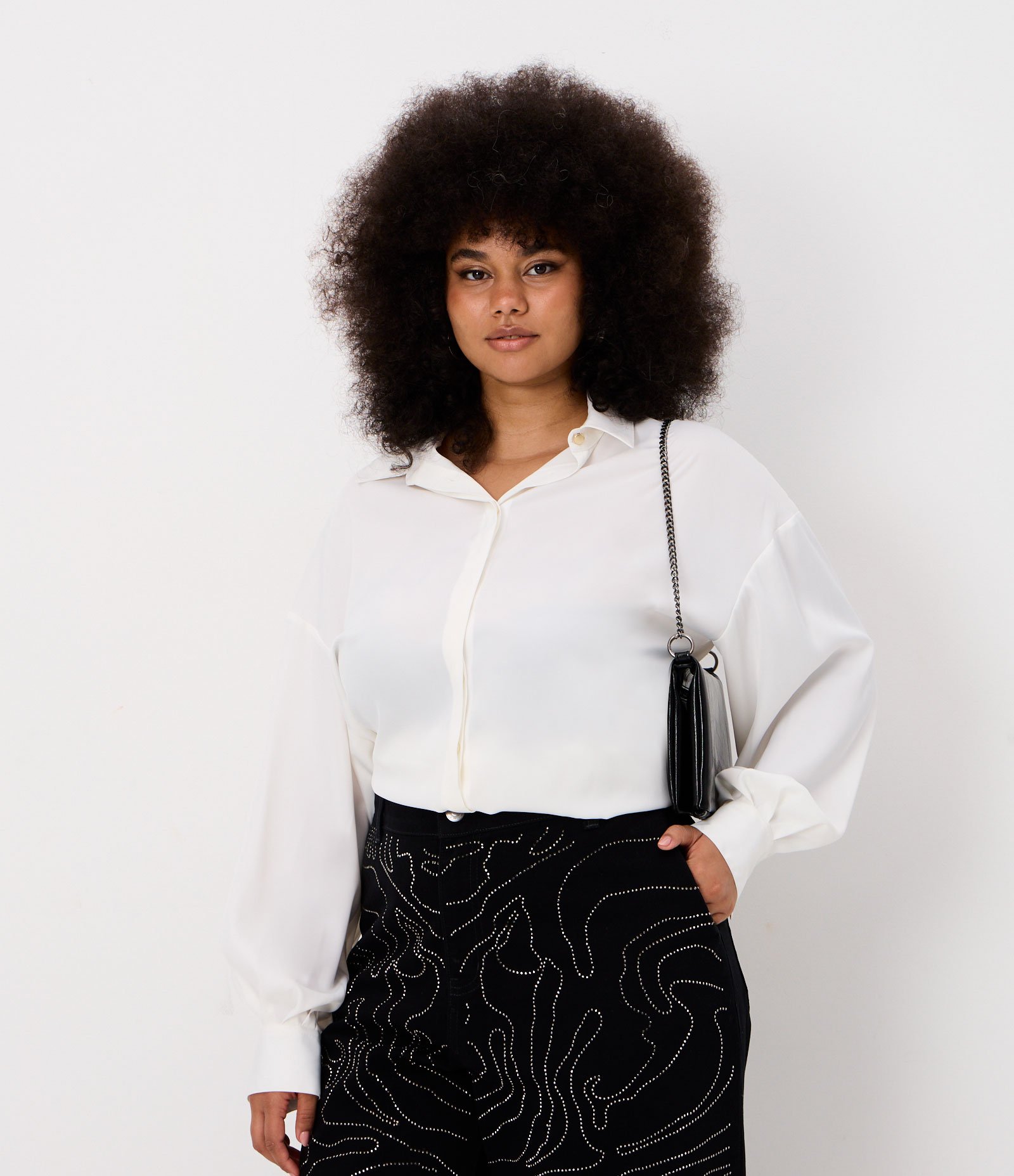 Camisa em Cetim com Manga Bufante Curve & Plus Size Branco 2