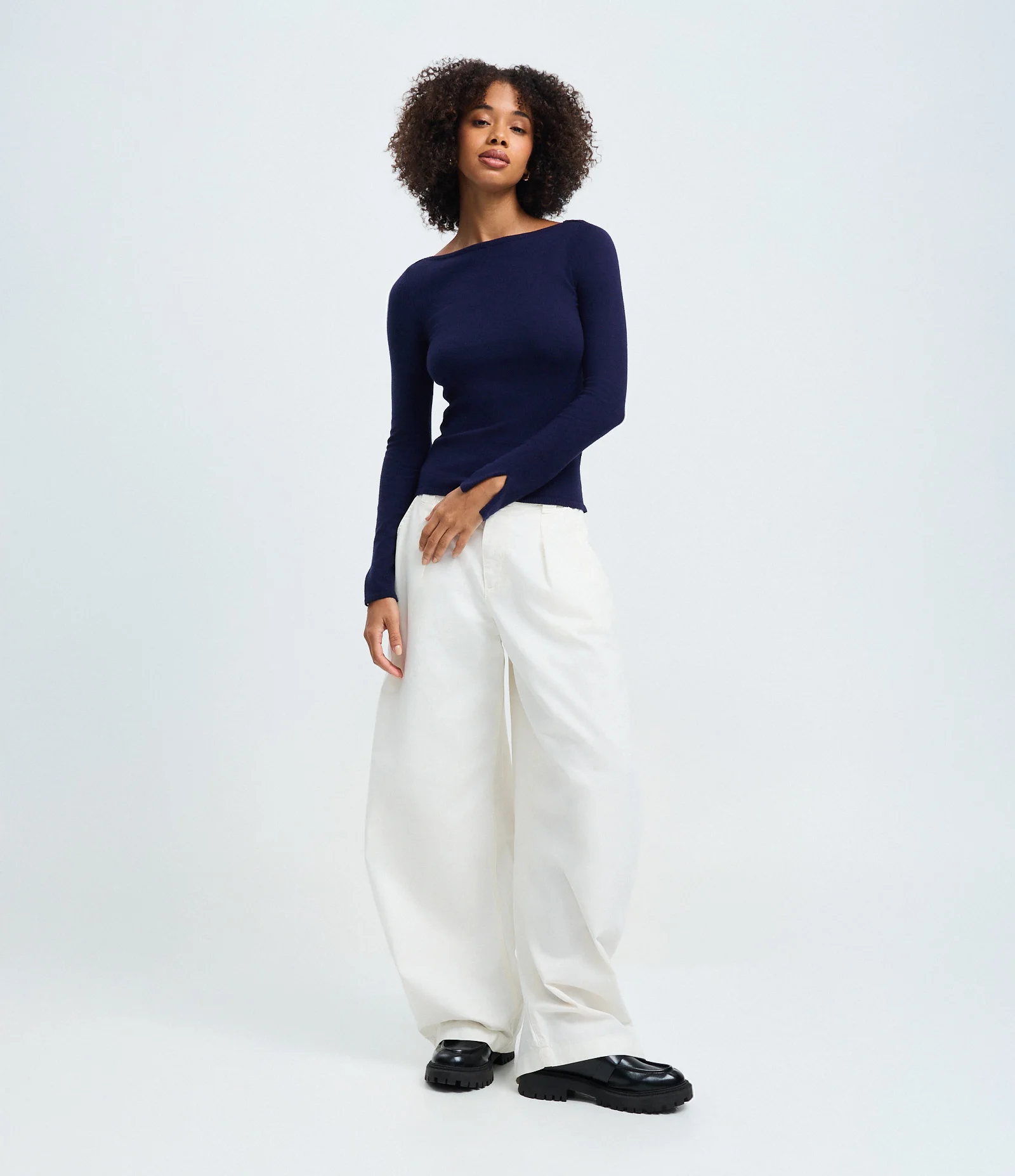 Sueter Tricô em Viscose com Decote Canoa Azul Marinho 2