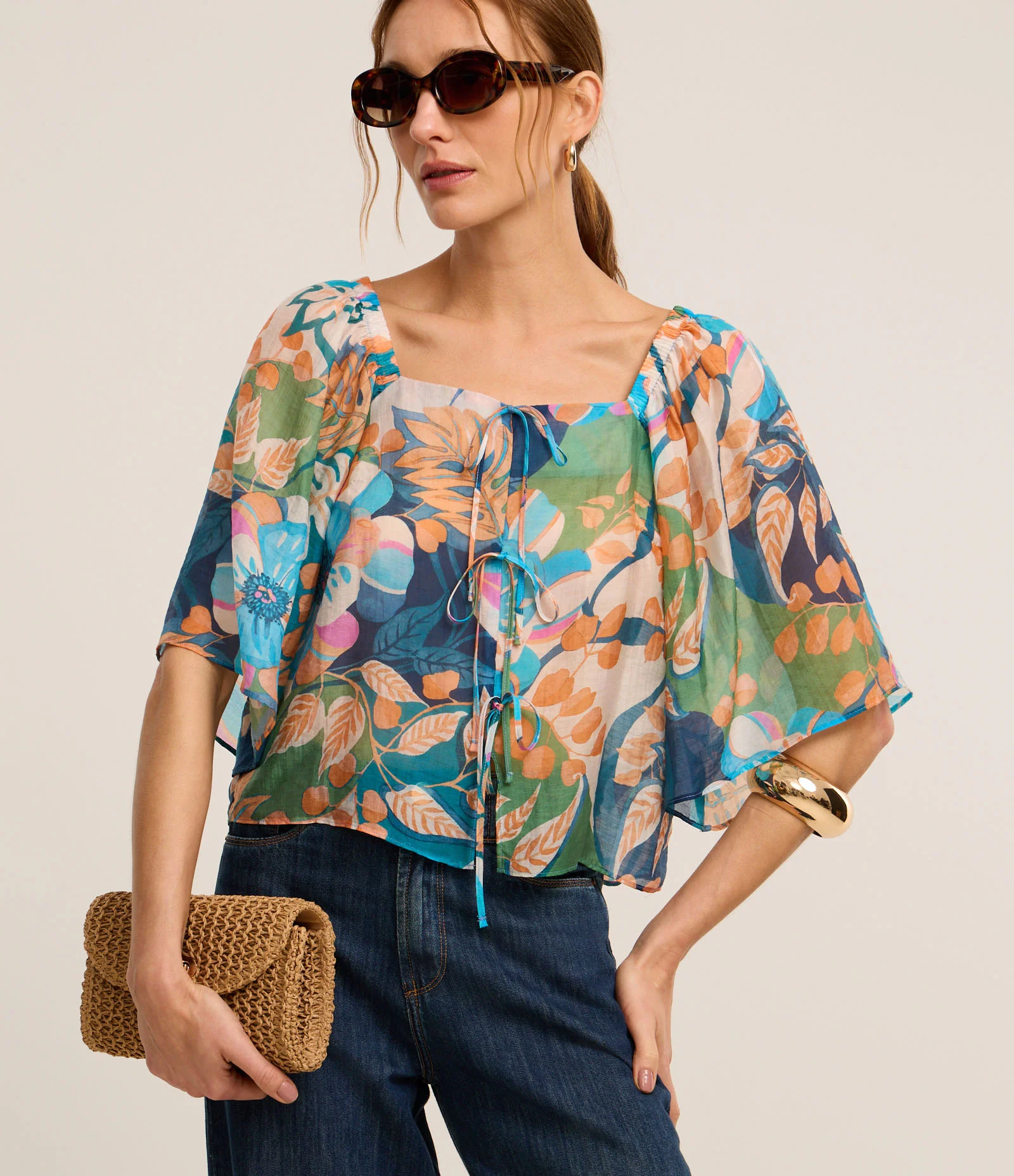 Blusa em Chiffon com Manga Ampla e Estampa Folhagem Multicores 2