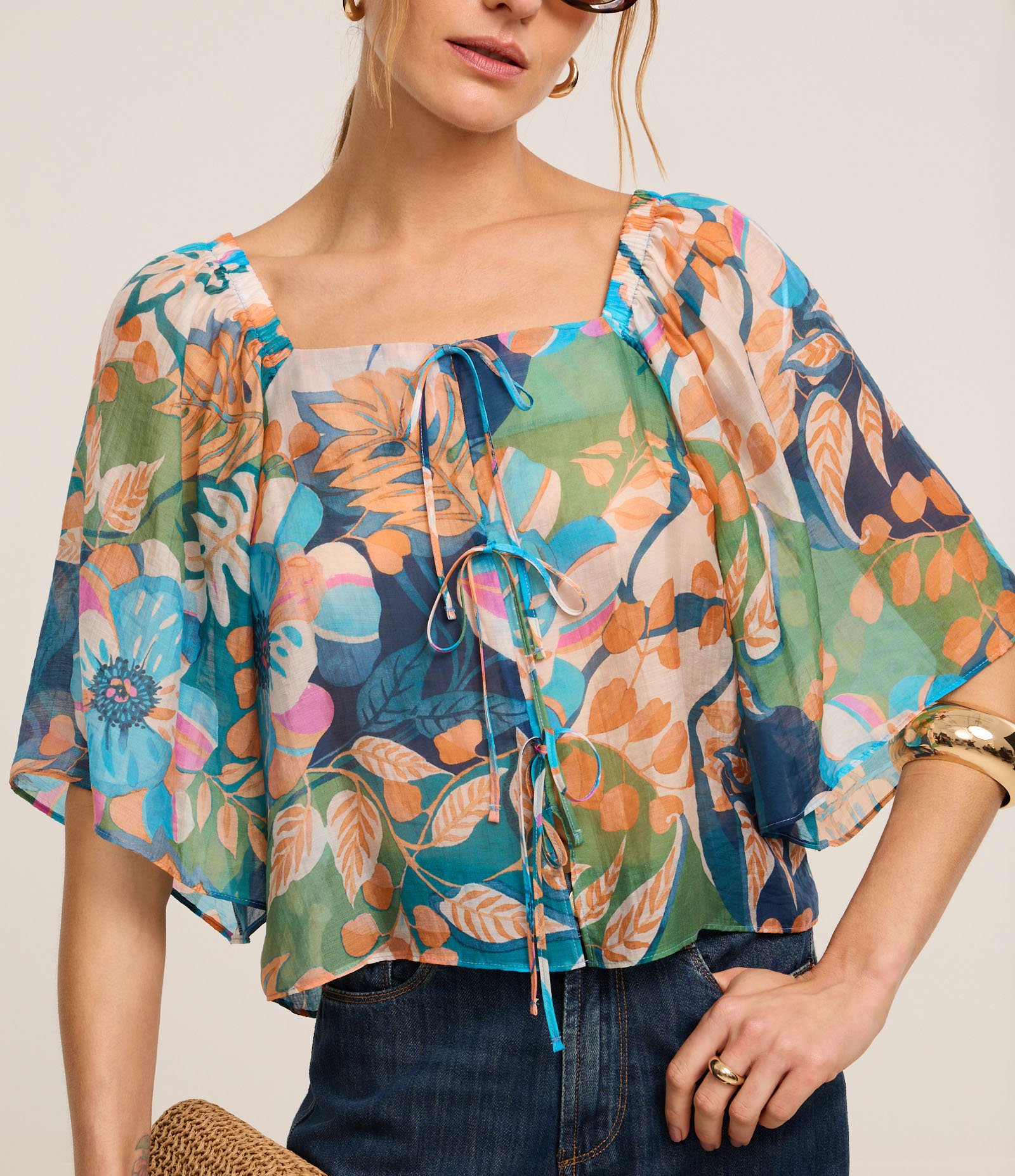 Blusa em Chiffon com Manga Ampla e Estampa Folhagem Multicores 4