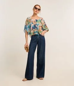 Blusa em Chiffon com Manga Ampla e Estampa Folhagem