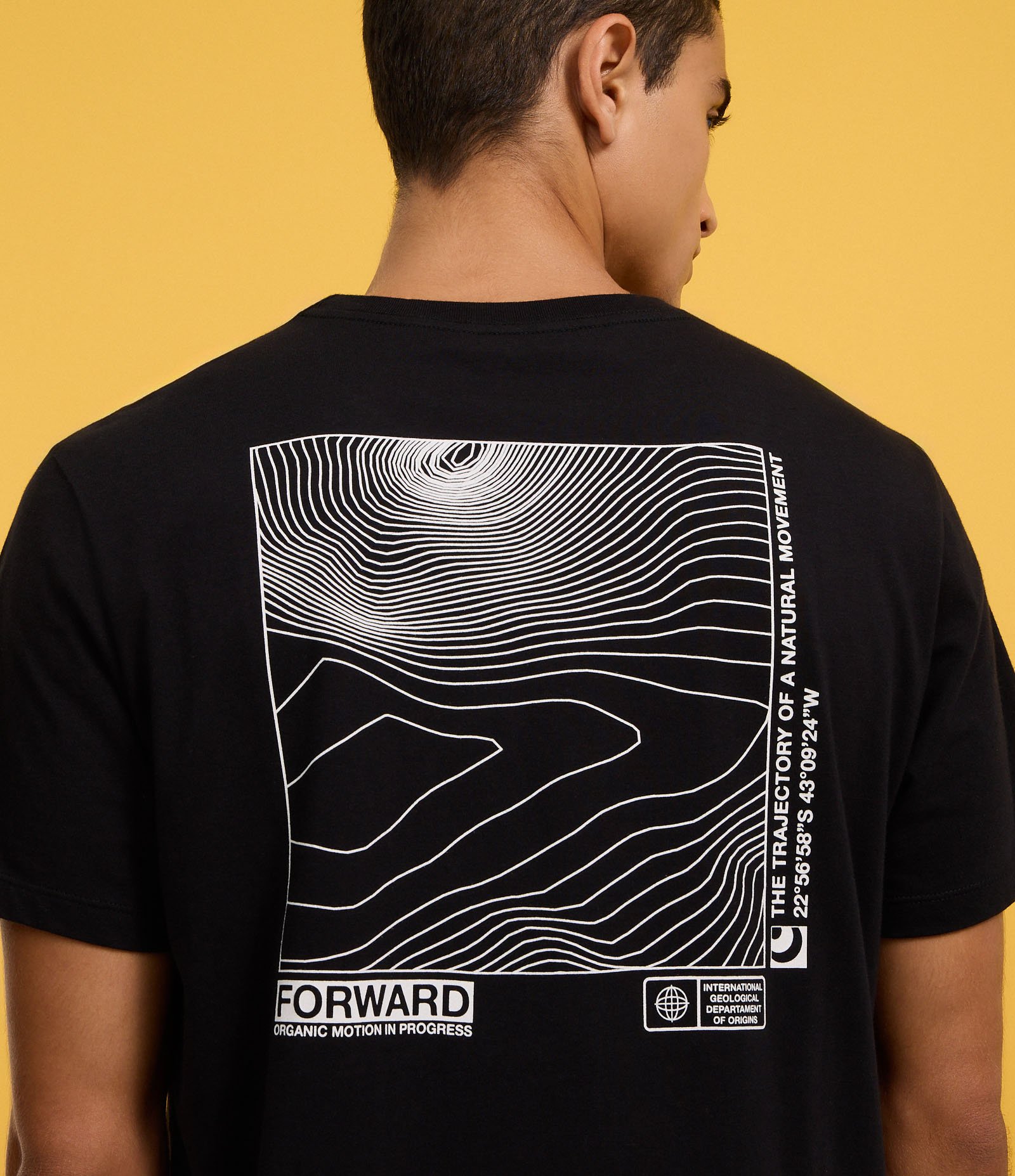 Camiseta Comfort em Algodão com Estampa Frente e Costas Mapa Topográfico Preto 3