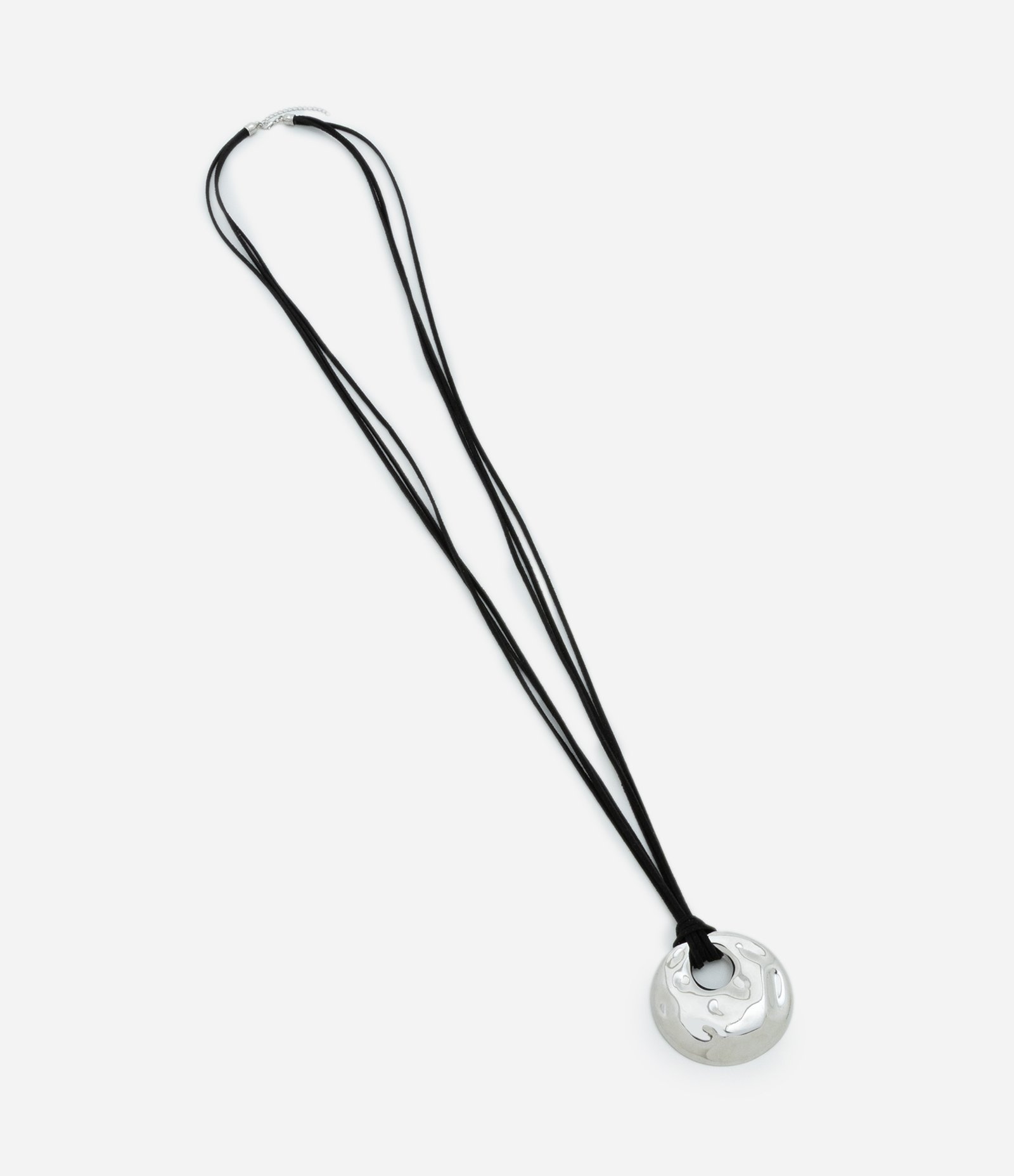 Colar Longo com Cordão Efeito Camurça e Medalha Orgânica Preto/Prata 2