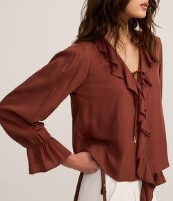 Blusa em Viscose com Babados no Decote e Punho