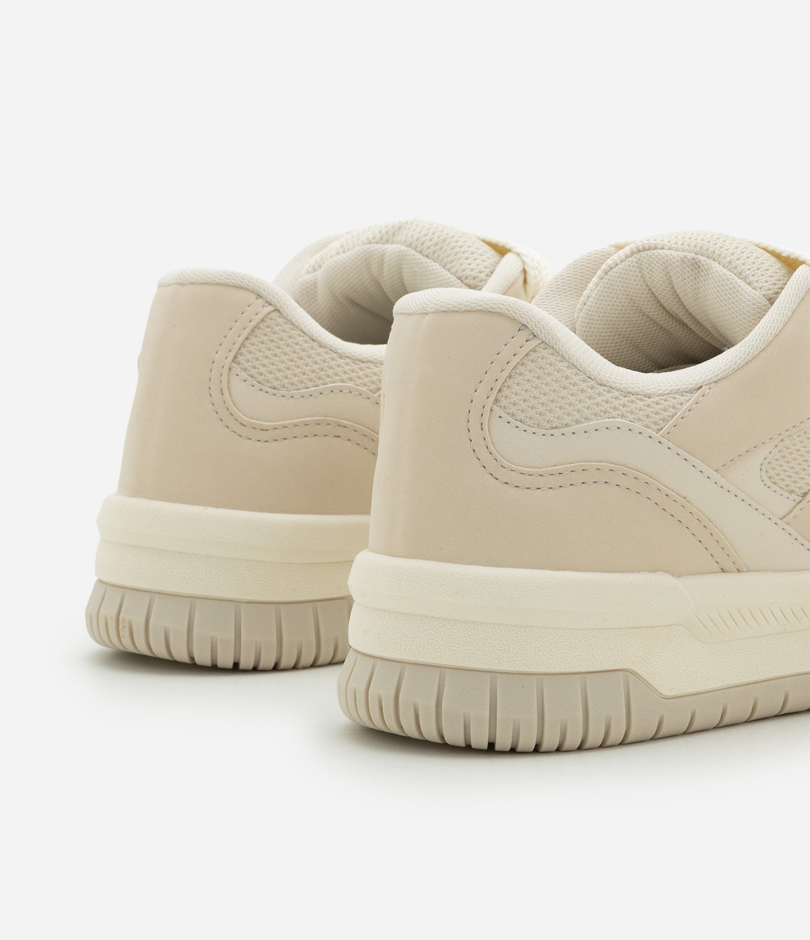 Tênis Casual com Sola Caixa e Cadarço Grosso Off White 5