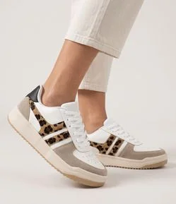 Tênis Casual com Estampa Animal Print na Lateral