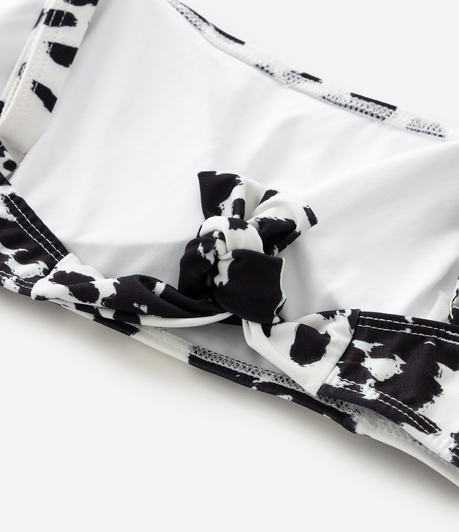 Biquíni Top Camisetinha com Estampa Animal Print Vaca Curve & Size Off White/Preto 9