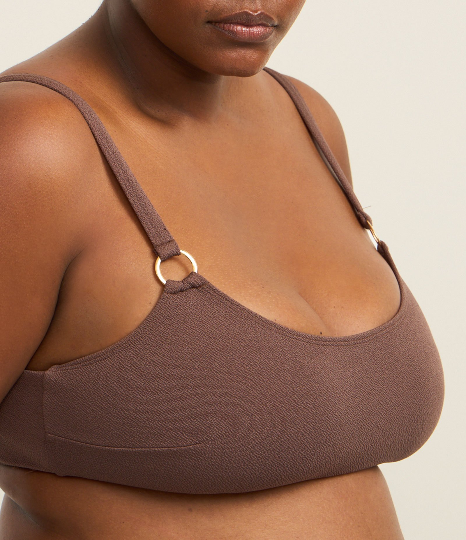 Biquíni Top Reto em Microfibra Texturizada com Aviamentos Curve & Plus Size Marrom 2